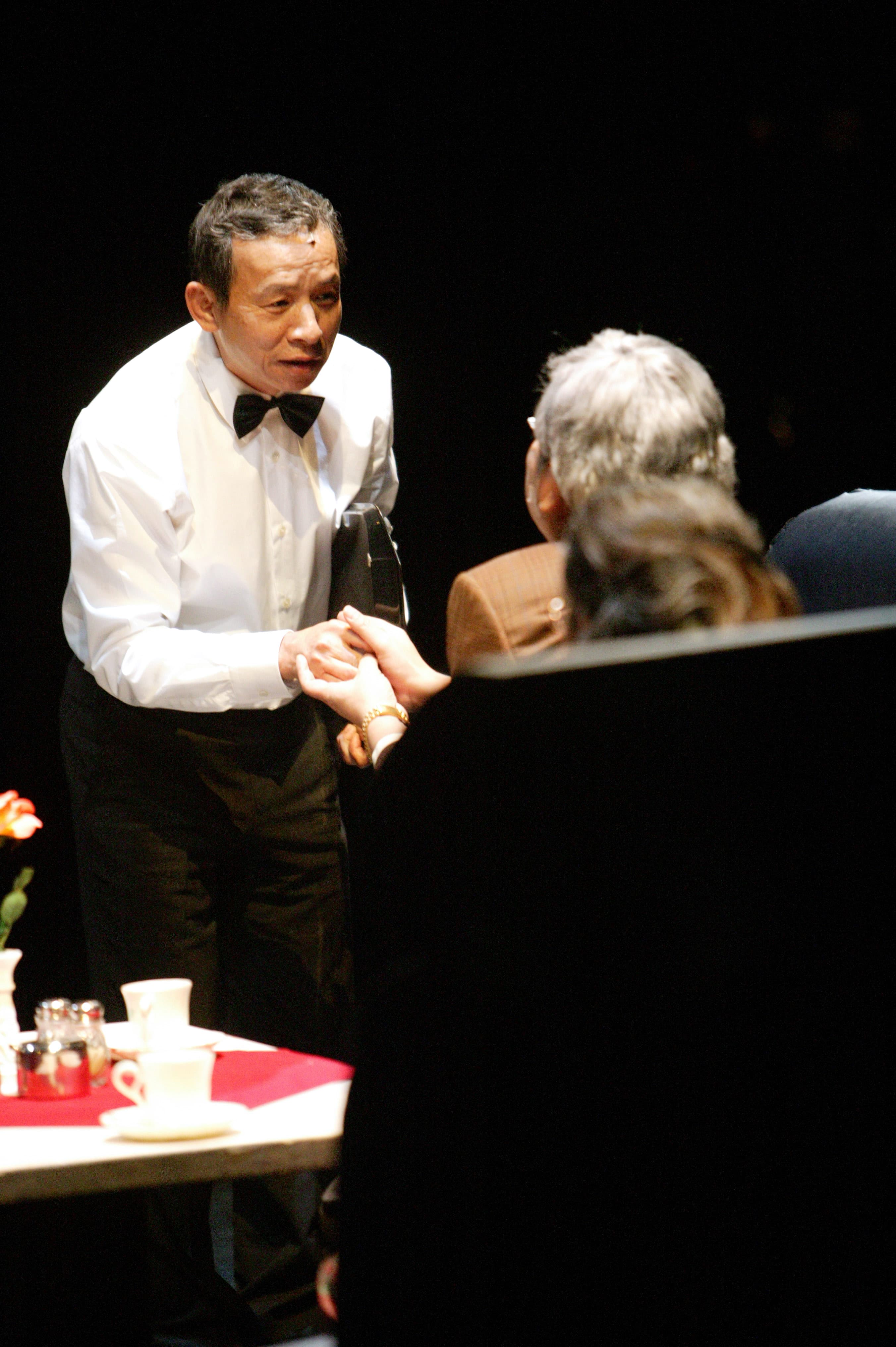《人間條件二》由吳念真導演帶領故事走入演者、觀眾的內心深處。（綠光劇團提供）