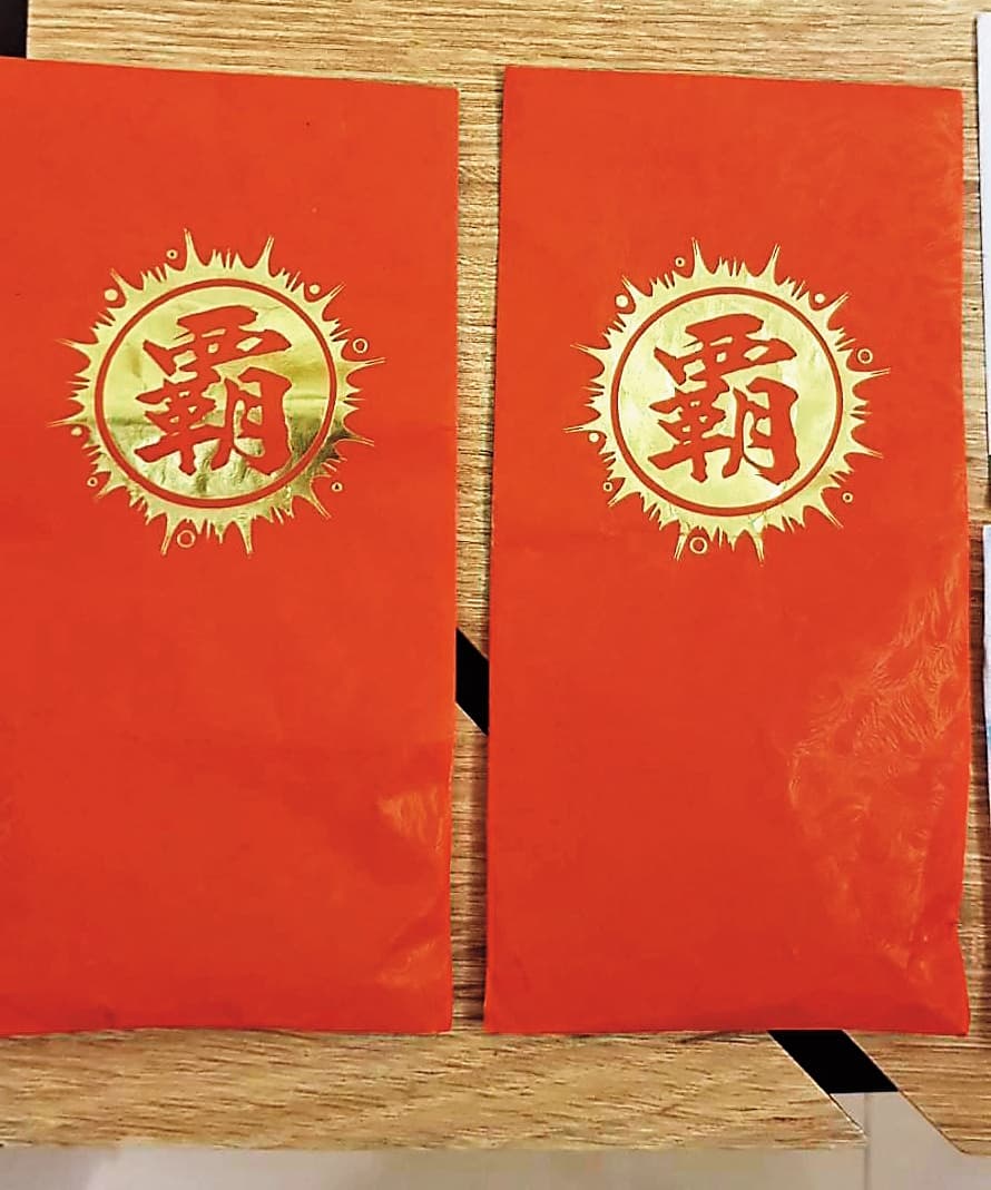 鐵霸3年前接掌太陽會後，太陽會還特別製作「霸」字紅包袋。