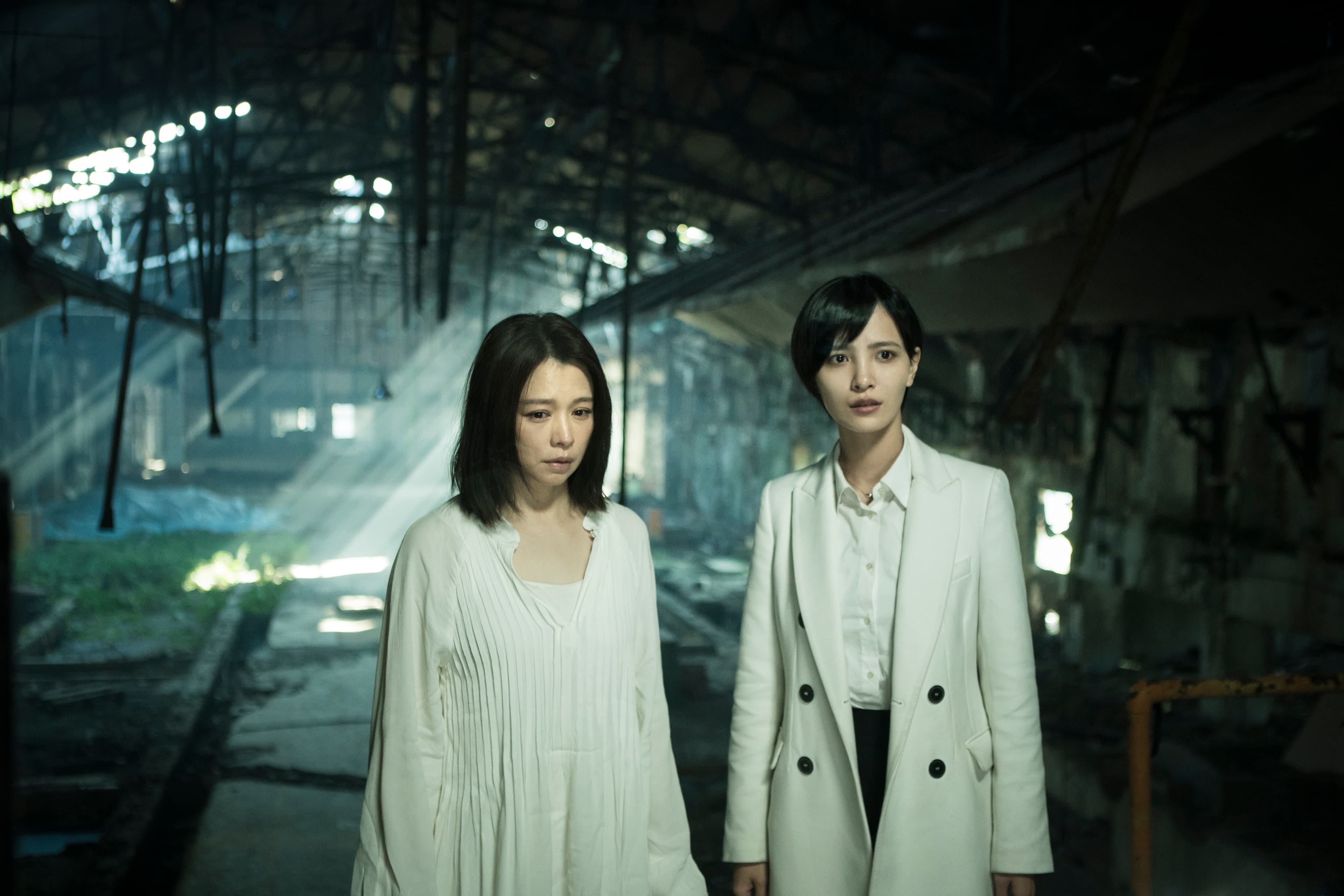 《獵夢特工》是HBO Asia首部自製科幻劇集，徐若瑄才忙完《人面魚》的宣傳活動，隨即又加入演出。（HBO提供)
