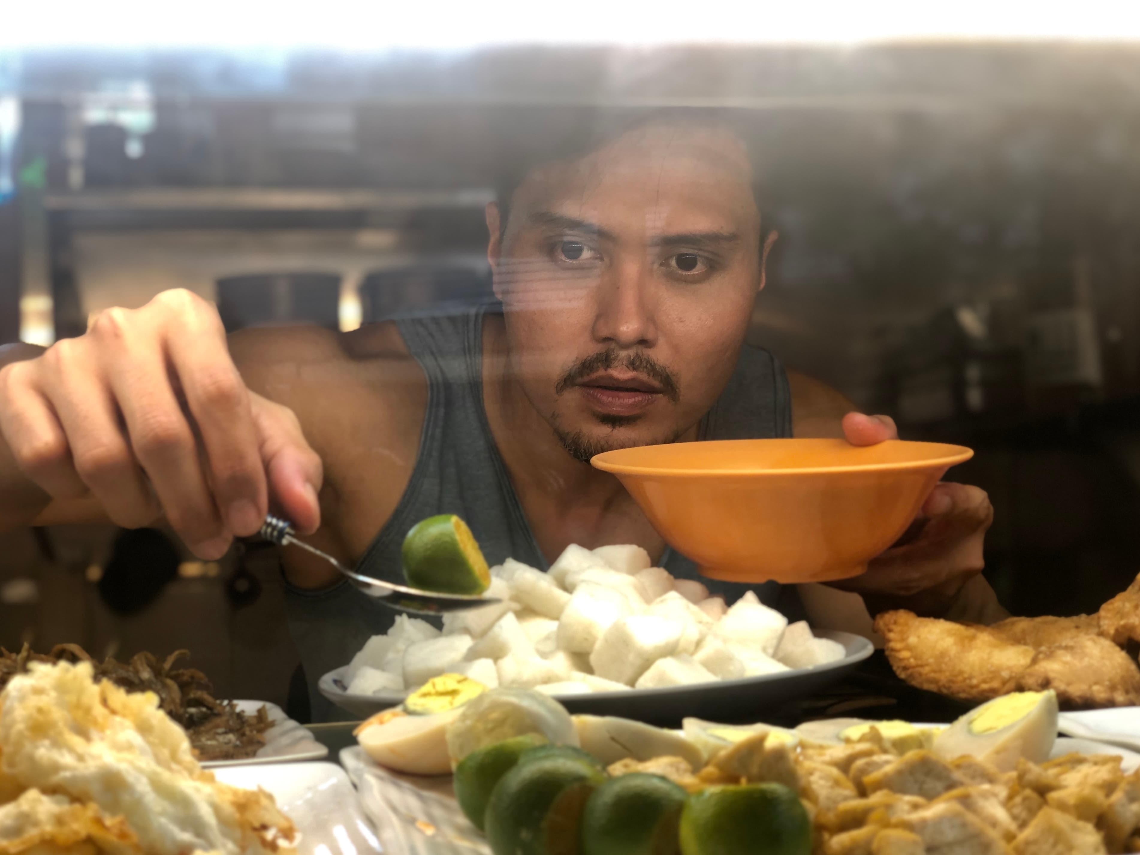 《Food Lore》以美食為主題，講述由亞洲當地食物或文化啟發的人文故事，共有8個國家的導演參與拍攝。（HBO提供)