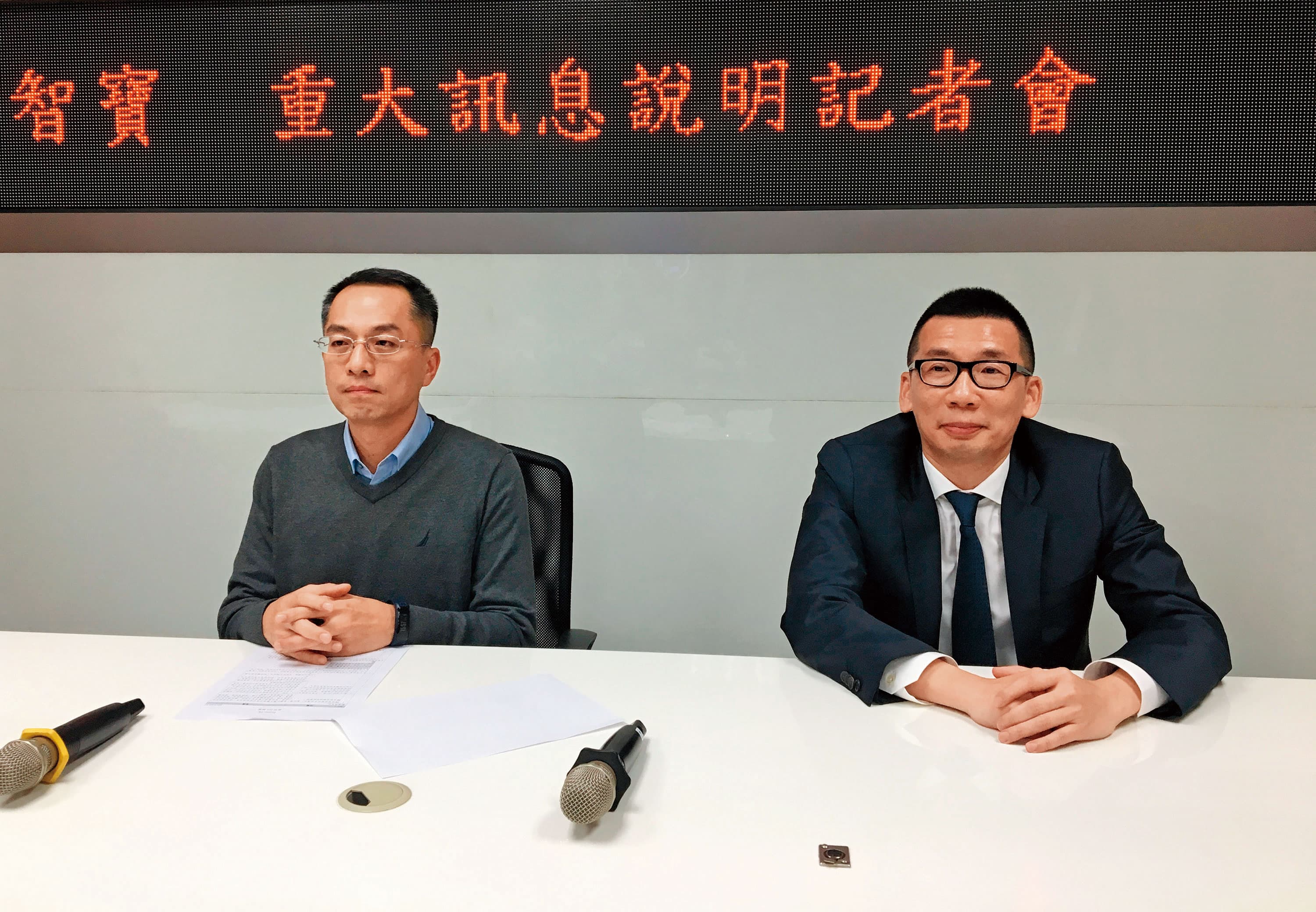 國巨旗下智寶合併凱美，擴大鋁質電解電容市占，圖為智寶董事長張維祖（左）和凱美董事長翁啟勝（右）。（中央社）