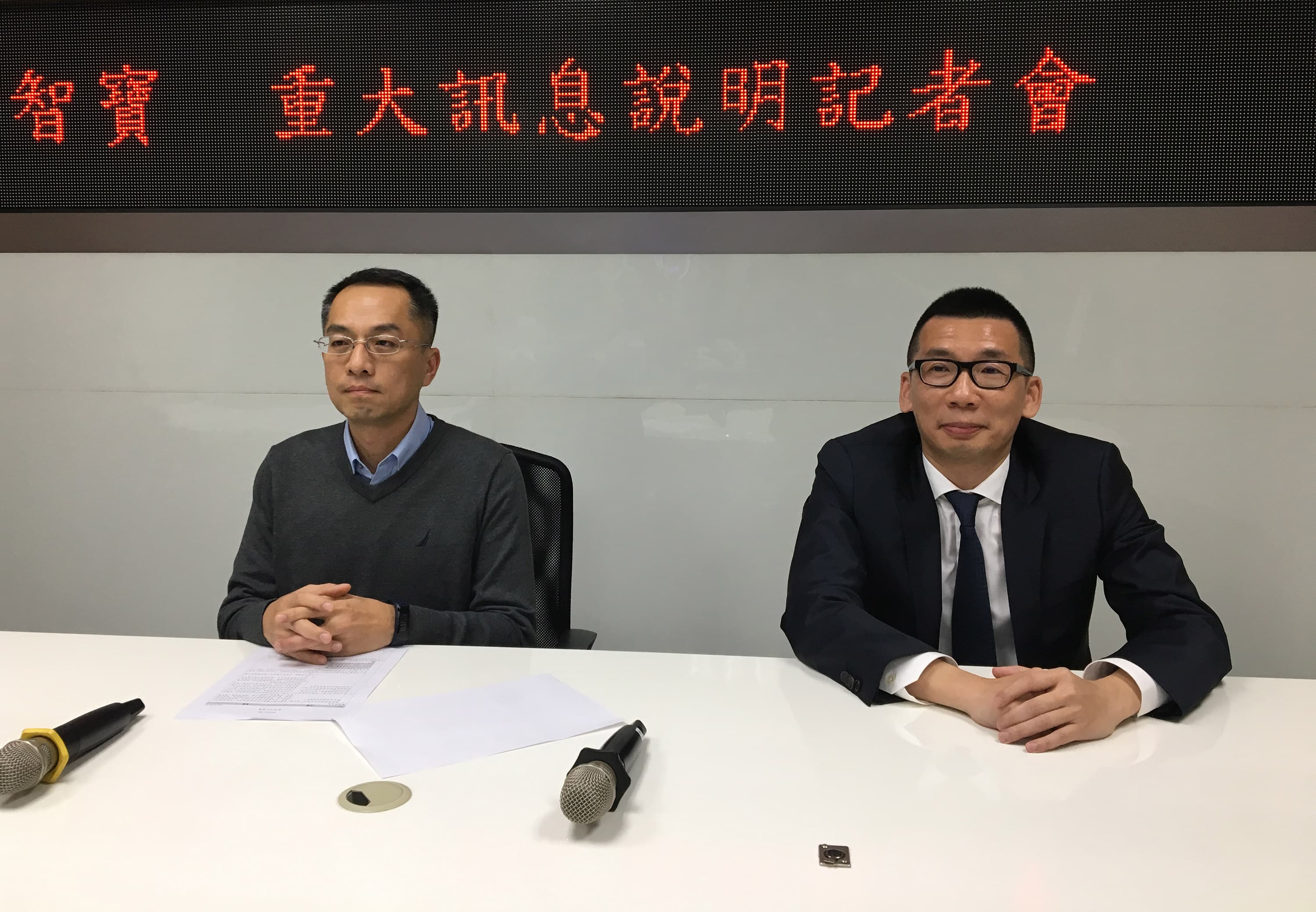 國巨旗下的智寶日前併購凱美，意在擴大鋁質電解電容市佔，圖為智寶董事長張維祖（左）和凱美董事長翁啟勝（右）。