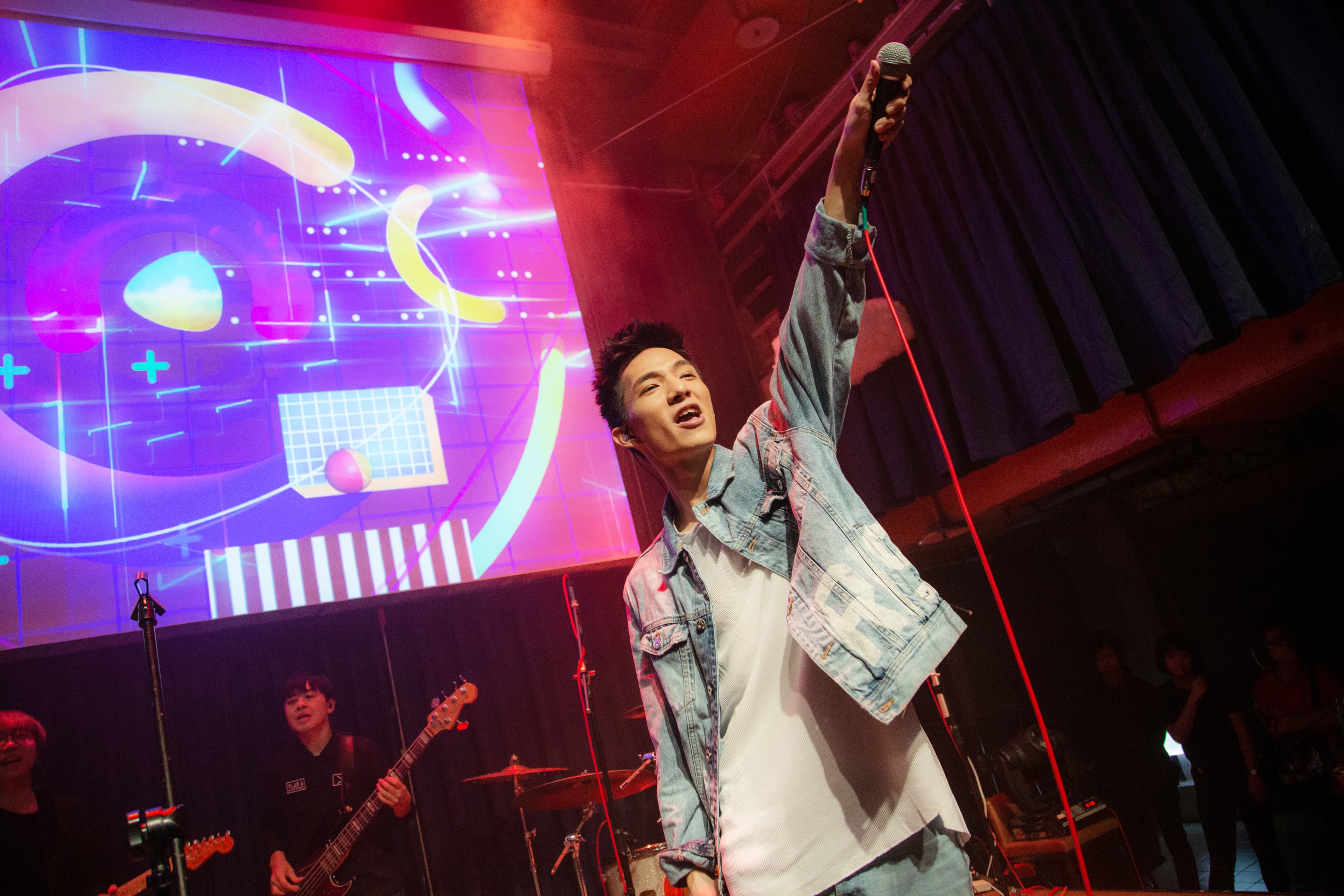 黃奕儒（Ezu）在西門紅樓河岸舉辦首場個人售票演唱會《不孤單的飛人》。（相映國際提供）