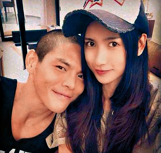 向佐（左）情史不少而且爭議不小，他曾與大陸女星王秋紫（右）交往，傳對方把向佐當提款機，還爆料向佐欠債。（翻攝自向佐微博）