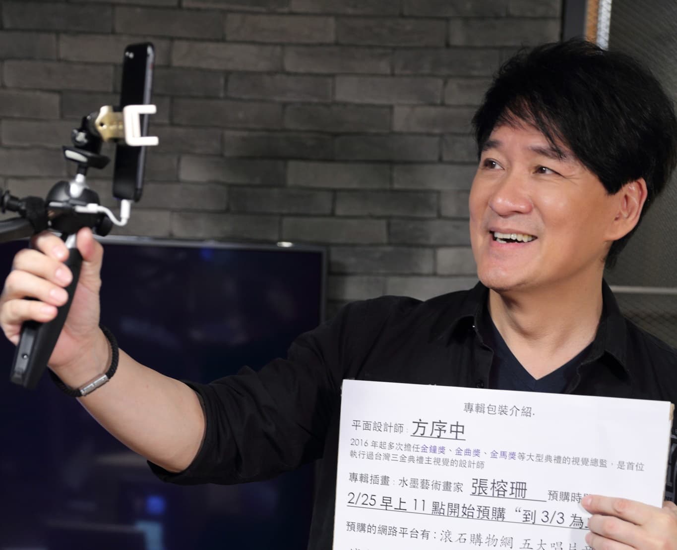 周華健在這張由舞台劇衍生而出的戲劇原聲作品《周華健張大春原創音樂劇 賽貂蟬》中，做了極大的努力。（滾石唱片提供）