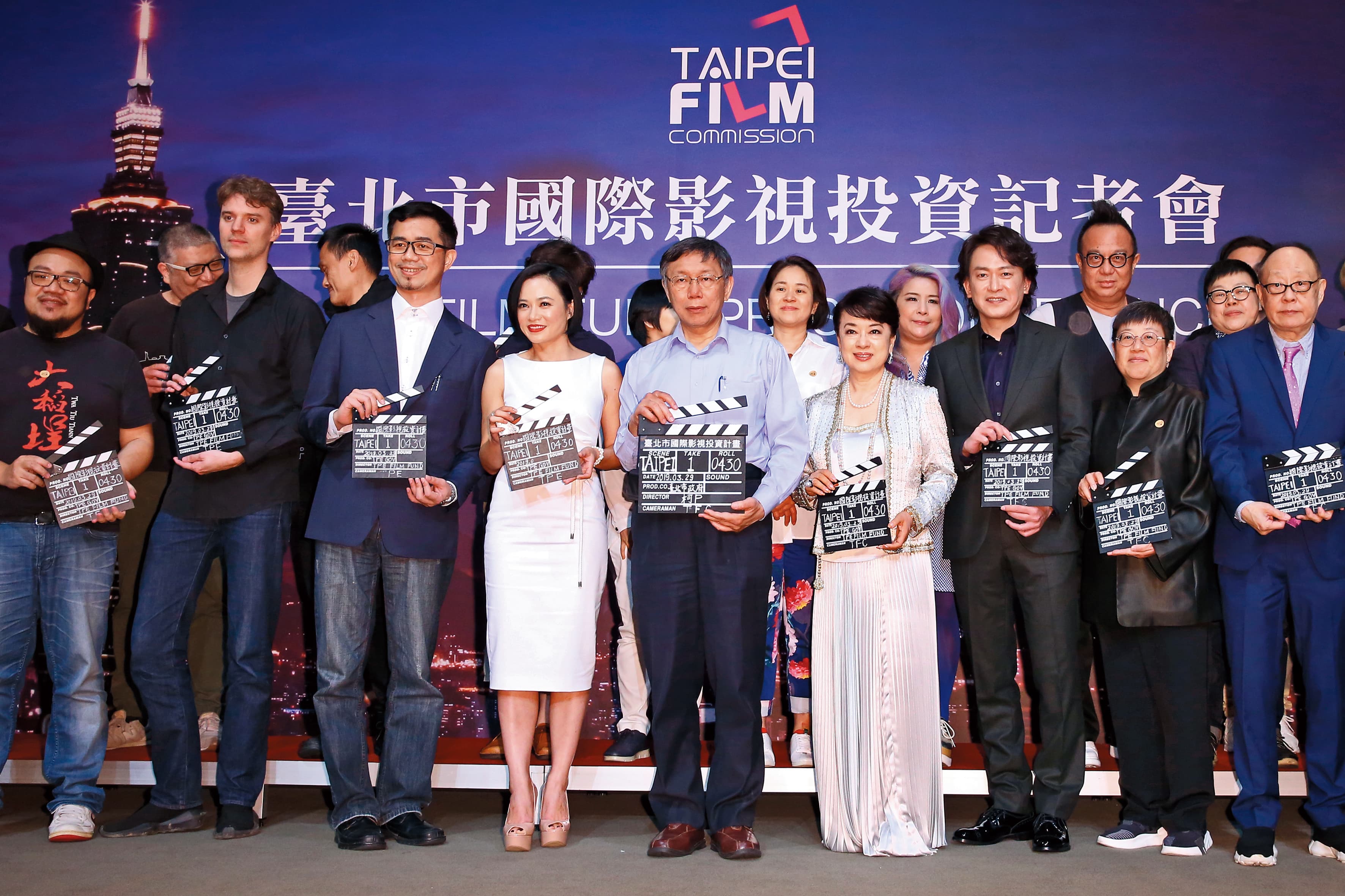 台北市政府以三千萬元投資五部國際影視作品來台拍攝，不僅吸引翁倩玉、王識賢等人力挺，各劇組人員也特地出席記者會。