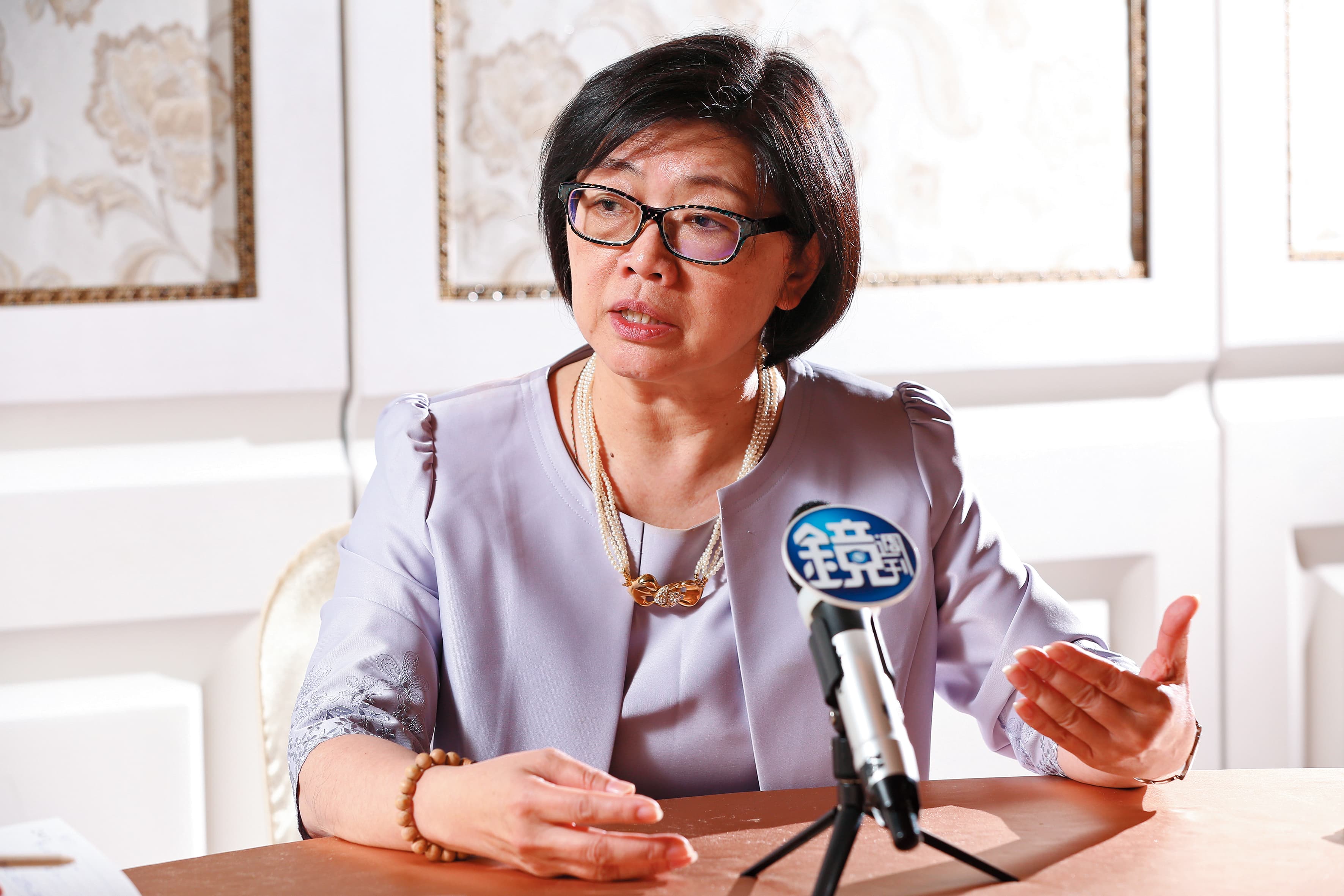 台北市影委會總監饒紫娟認為，北市府的投資並不是要與民爭利，而是希望能拋磚引玉，吸引更多國際資本及人才前來。