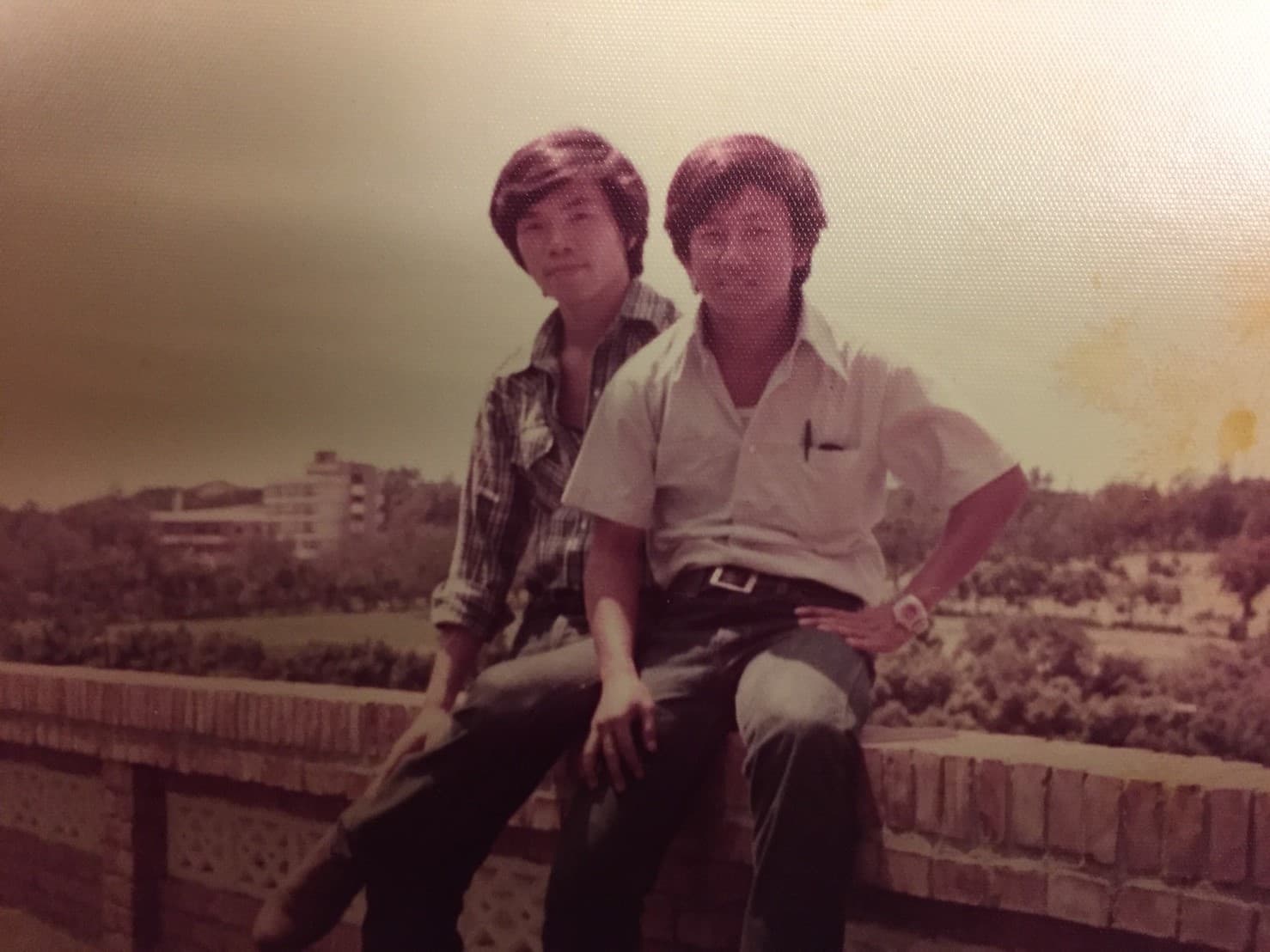 勞開陸做人不計較，從學生時期就累積好人緣，創業以來也多做合夥生意。（勞開陸提供）