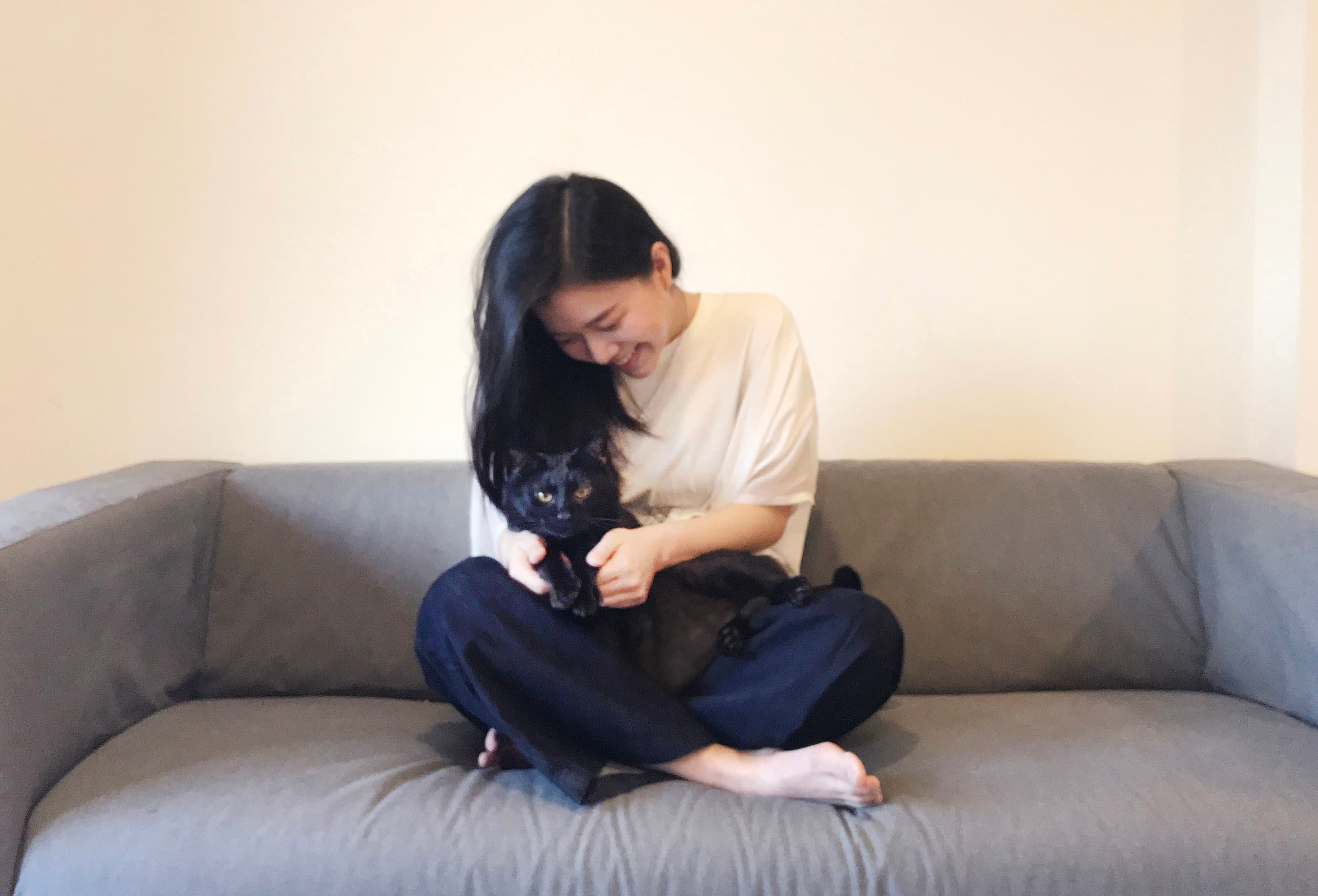 郭修彧堅守認養代替購買的原則，在台北動物之家跟「Jabba」一見鍾情。（妮樂佛提供）