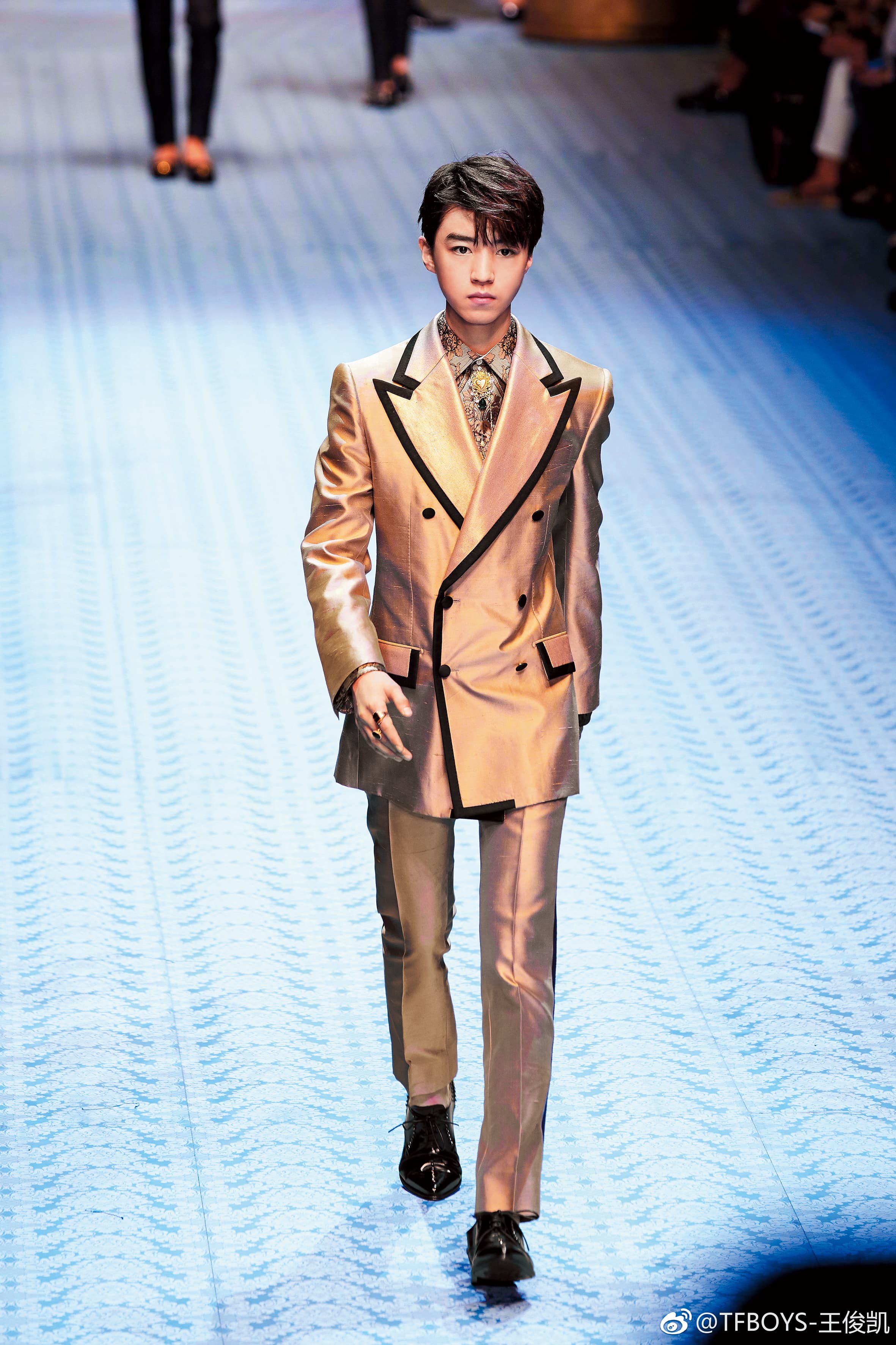 9月將滿20歲的王俊凱，是偶像男團TFBoys一員，人氣高漲到曾受邀至米蘭為時尚品牌走秀。（翻攝自王俊凱微博）