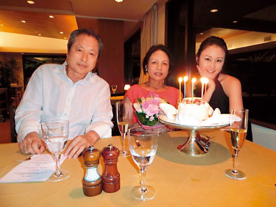 麻衣一家人，曾經來台與王文洋相見歡，雖然麻衣堅持不肯讓子，不過兩家依舊相處愉快。（翻攝自麻衣臉書）