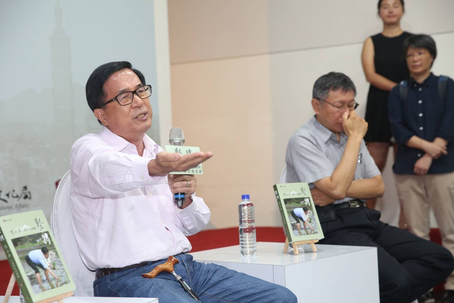 這場新書發表會，先由柯文哲致詞，隨後才由扁、柯以及陳儀深三人簡短座談。