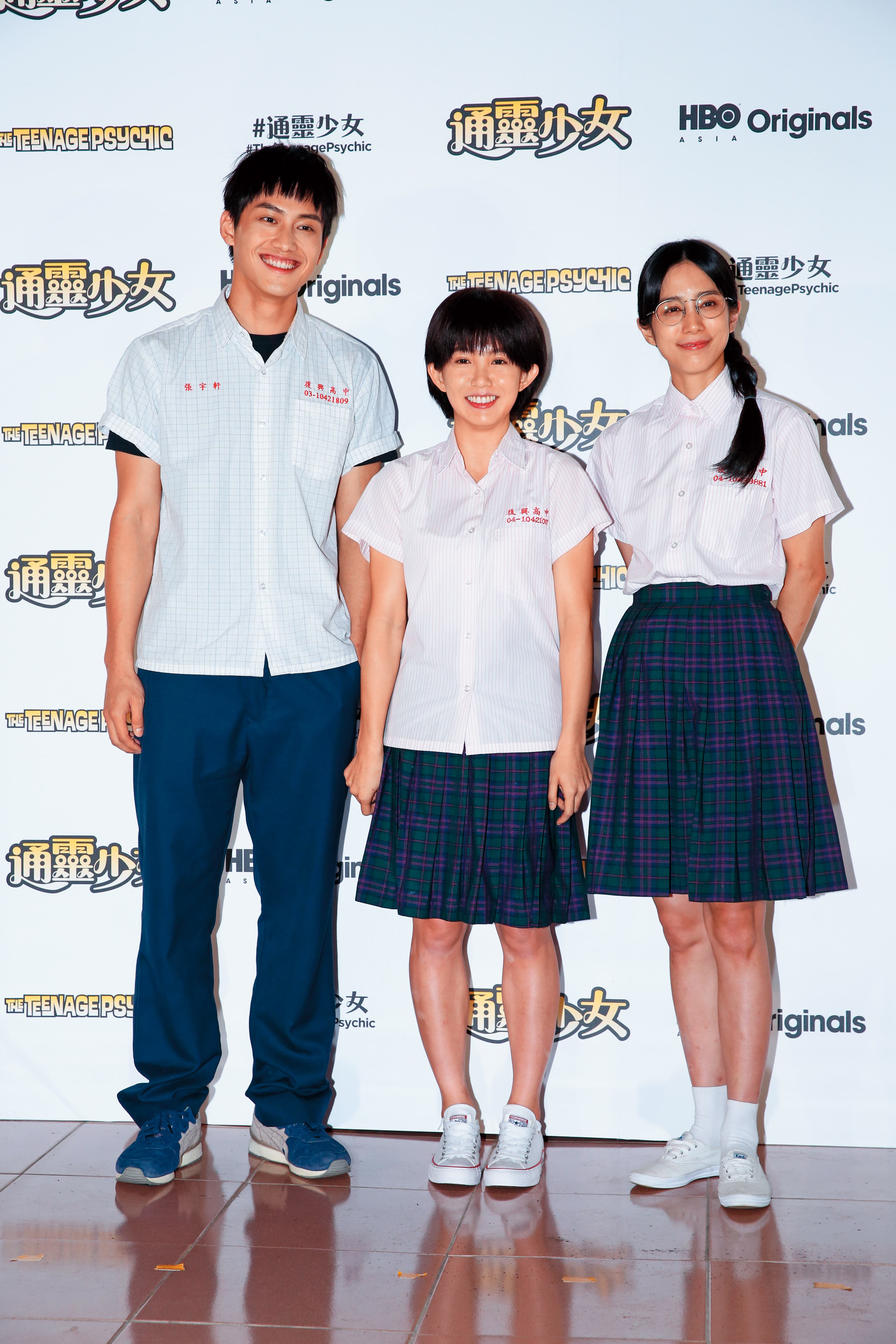 接棒蔡凡熙成為《通靈少女2》的男主角，范少勳（左）沒有太大壓力，但能跟演技優秀的搭檔合作令他十分興奮。右起為温貞菱、郭書瑤。