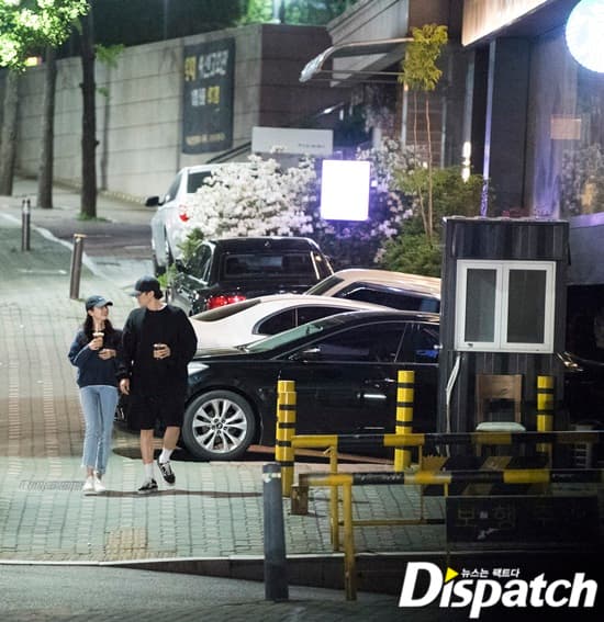 韓媒曝光蘇志燮和女主播約會照片。（翻攝自dispatch）
