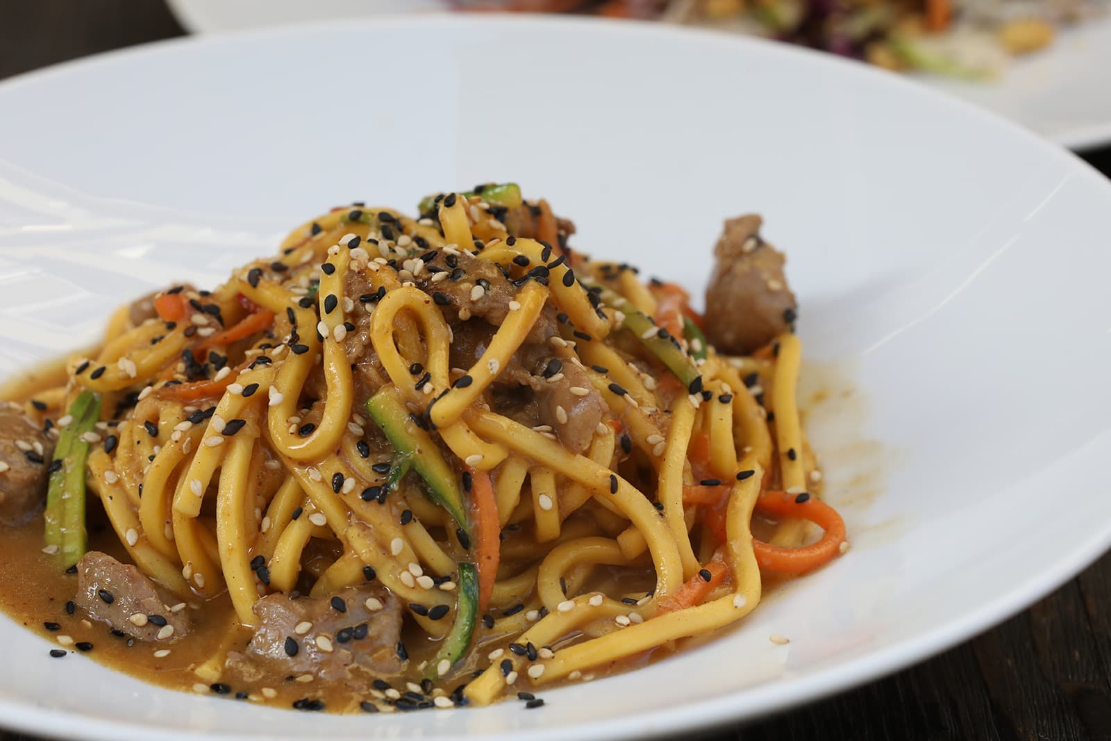 很像三杯調味的「Bigoli Anatra E Arancia」鴨肉圓粗麵，很適合點一杯口味清淡的啤酒搭配。（12歐元／份，約NT$419）