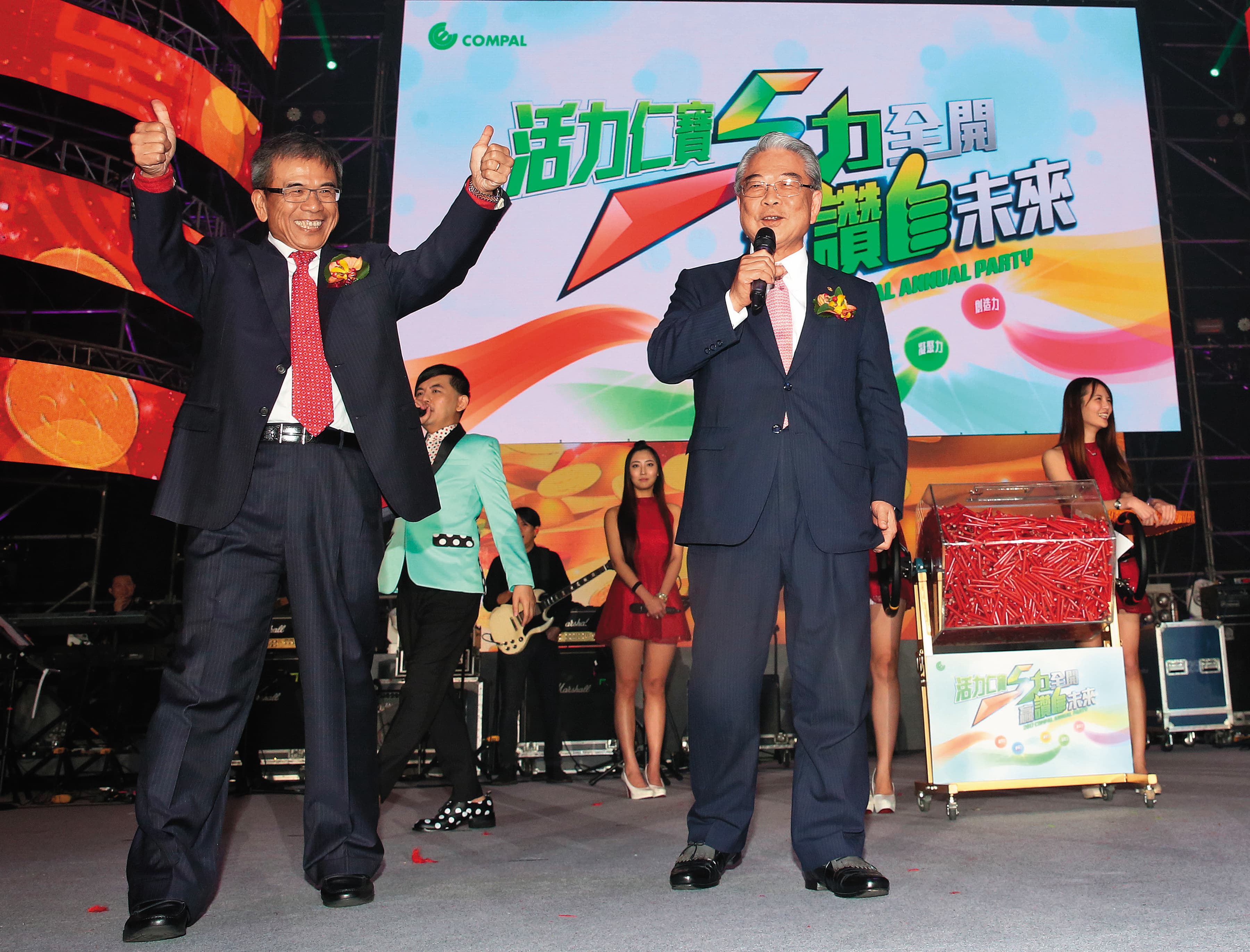 仁寶董事長許勝雄（右）與副董事長陳瑞聰（左），4年多來積極轉型投入醫療產業。