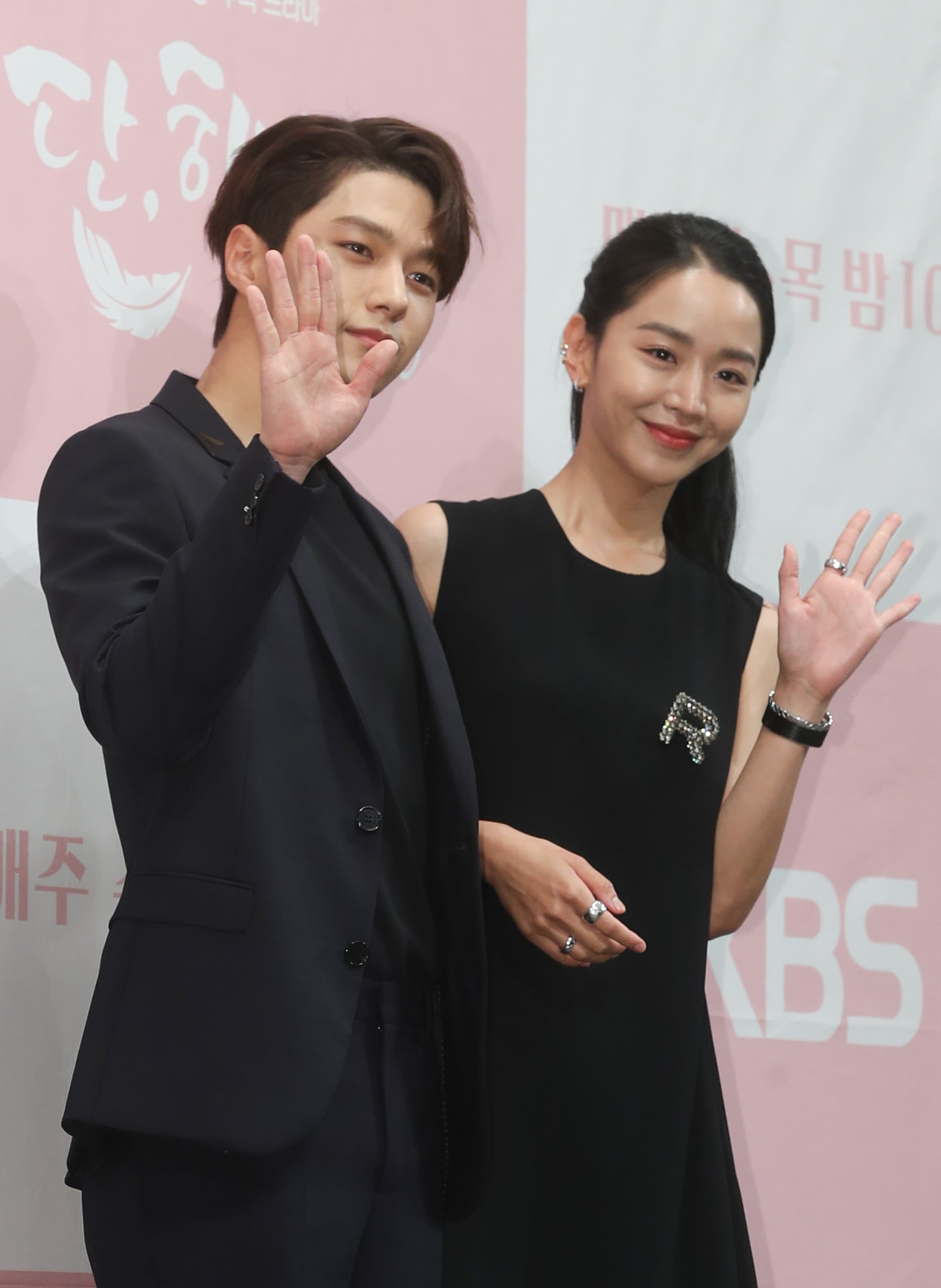 金明洙與申惠善相差3歲，申惠善說金明洙就像他的天使角色一樣純真。（東方IC）