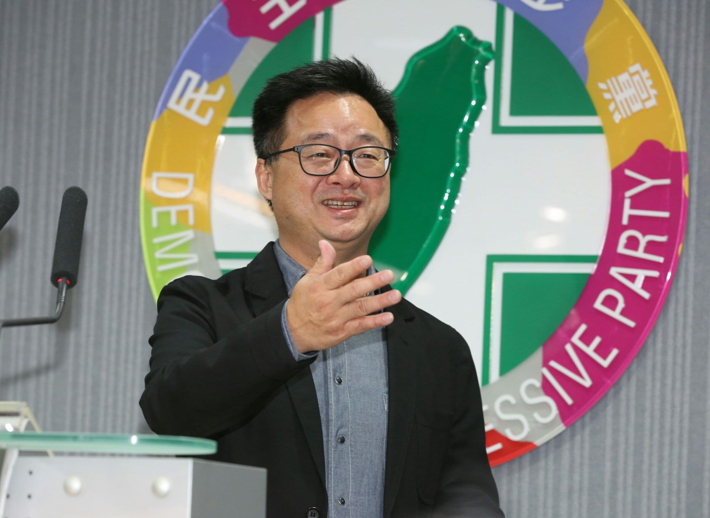 羅文嘉說，賴陣營就提出他的說法，但那不代表5人小組、黨中央的看法。
