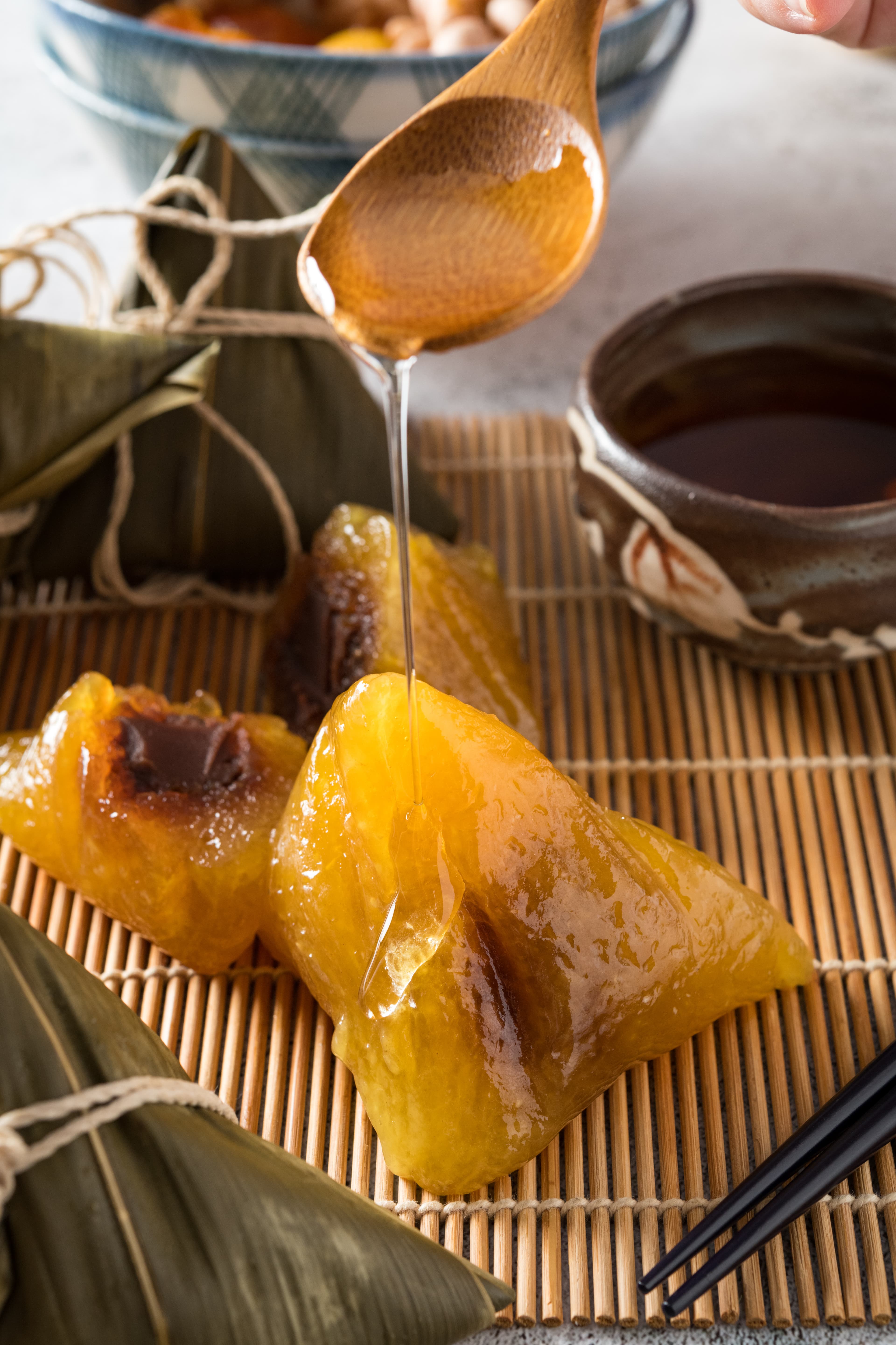 「豆沙粳粽」添加適量且合法的三偏磷酸鈉製作，淋果糖吃，Q涼綿密。（15元／顆）