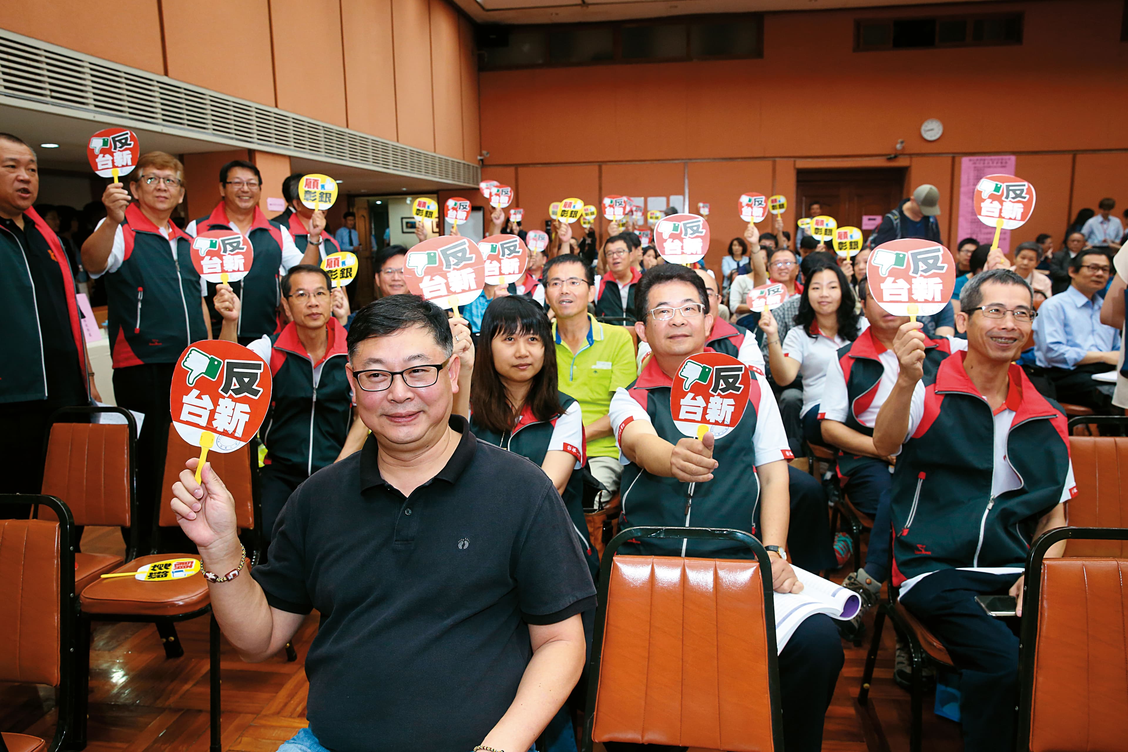 彰銀明年又要改選董監，財政部和彰銀聯手設兩關卡擋吳東亮。