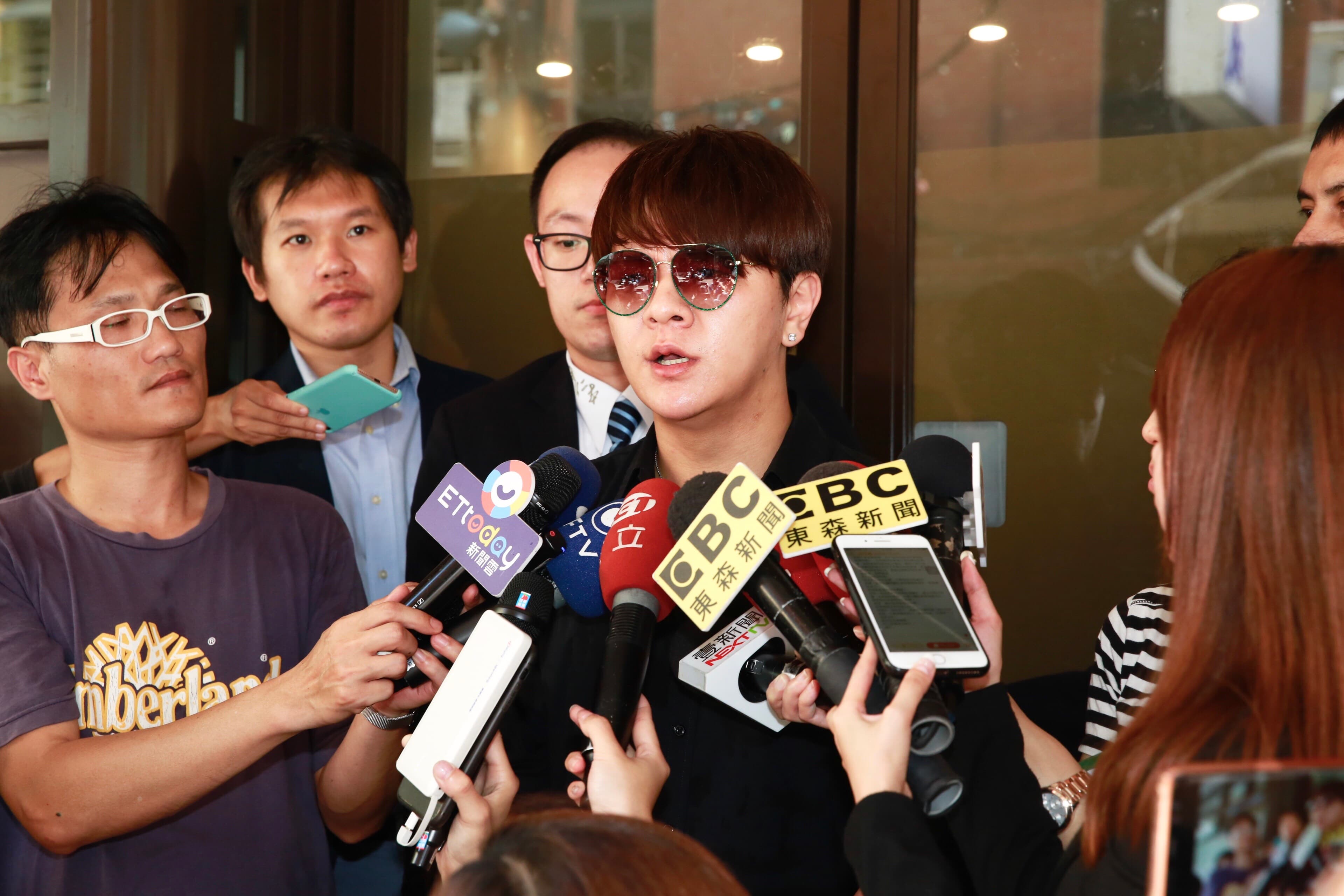 曾治豪透露父親在病榻前不改幽默態度，要他在演藝圈好好努力。