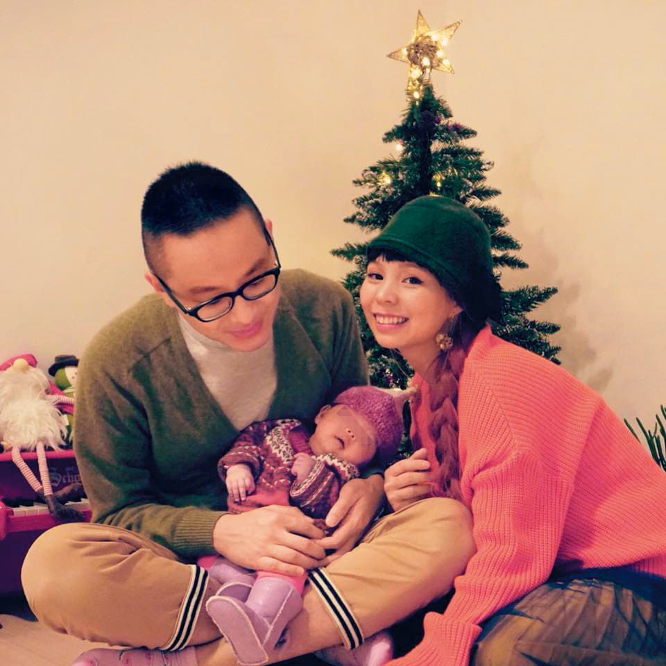 許哲珮和經紀人老公Rick結婚8年，生下一女，過著幸福的家庭生活。（翻攝自許哲珮臉書）