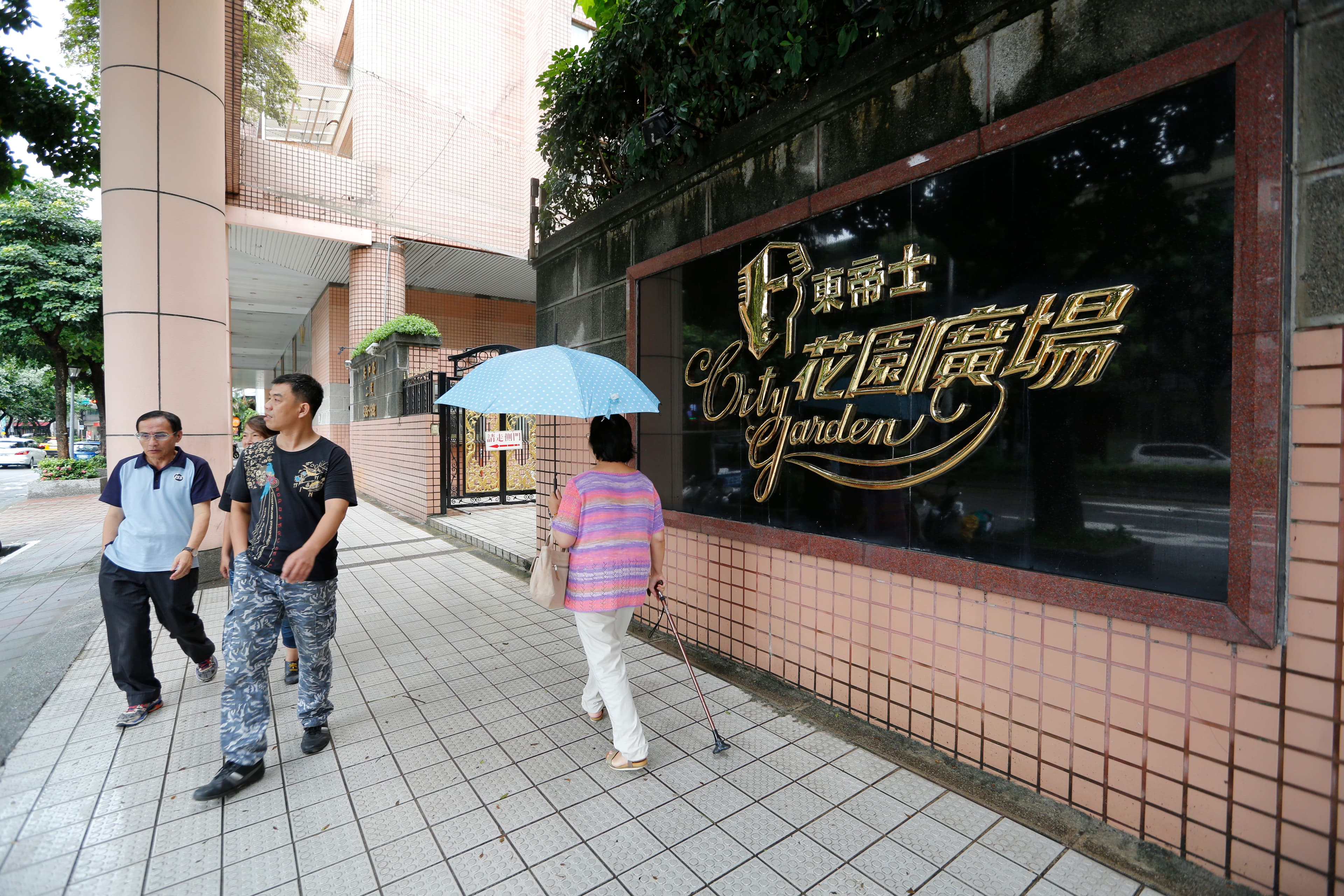 盛竹如夫婦現居的東帝士花園廣場，位處精華地段、政商雲集，當年被評為全台10大名廈之一。
