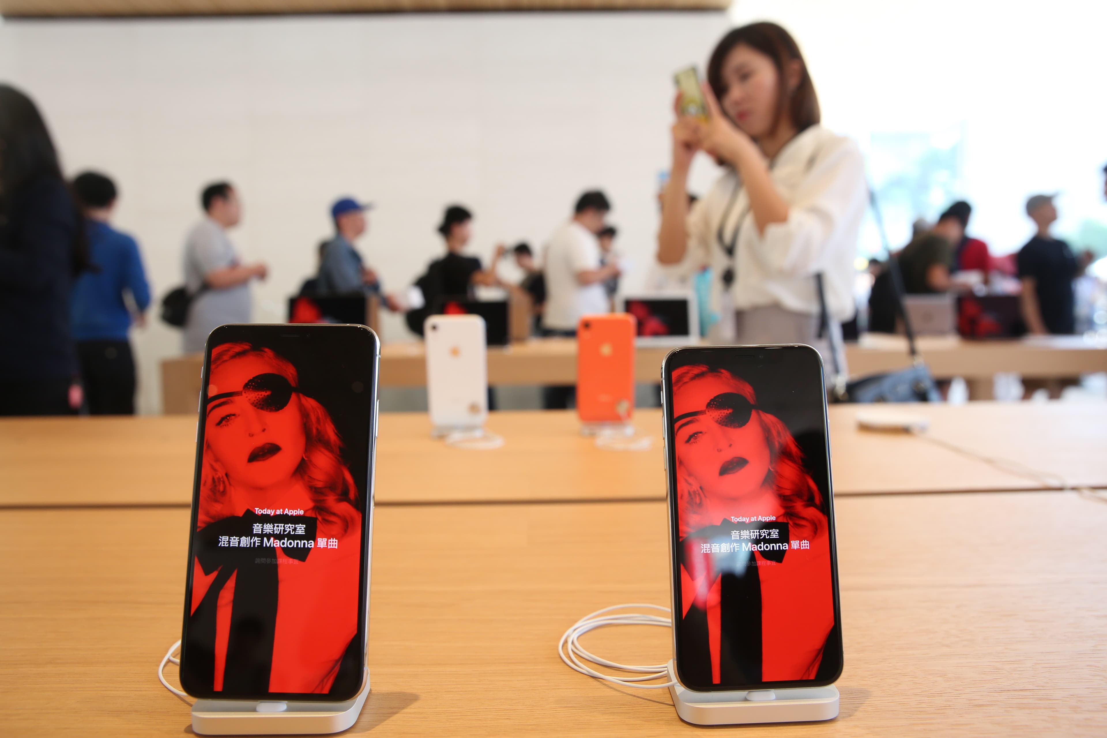一樓為產品展示區，地下一樓則是可舉辦Today at Apple 課程的Forum區域與體驗互動服務區。