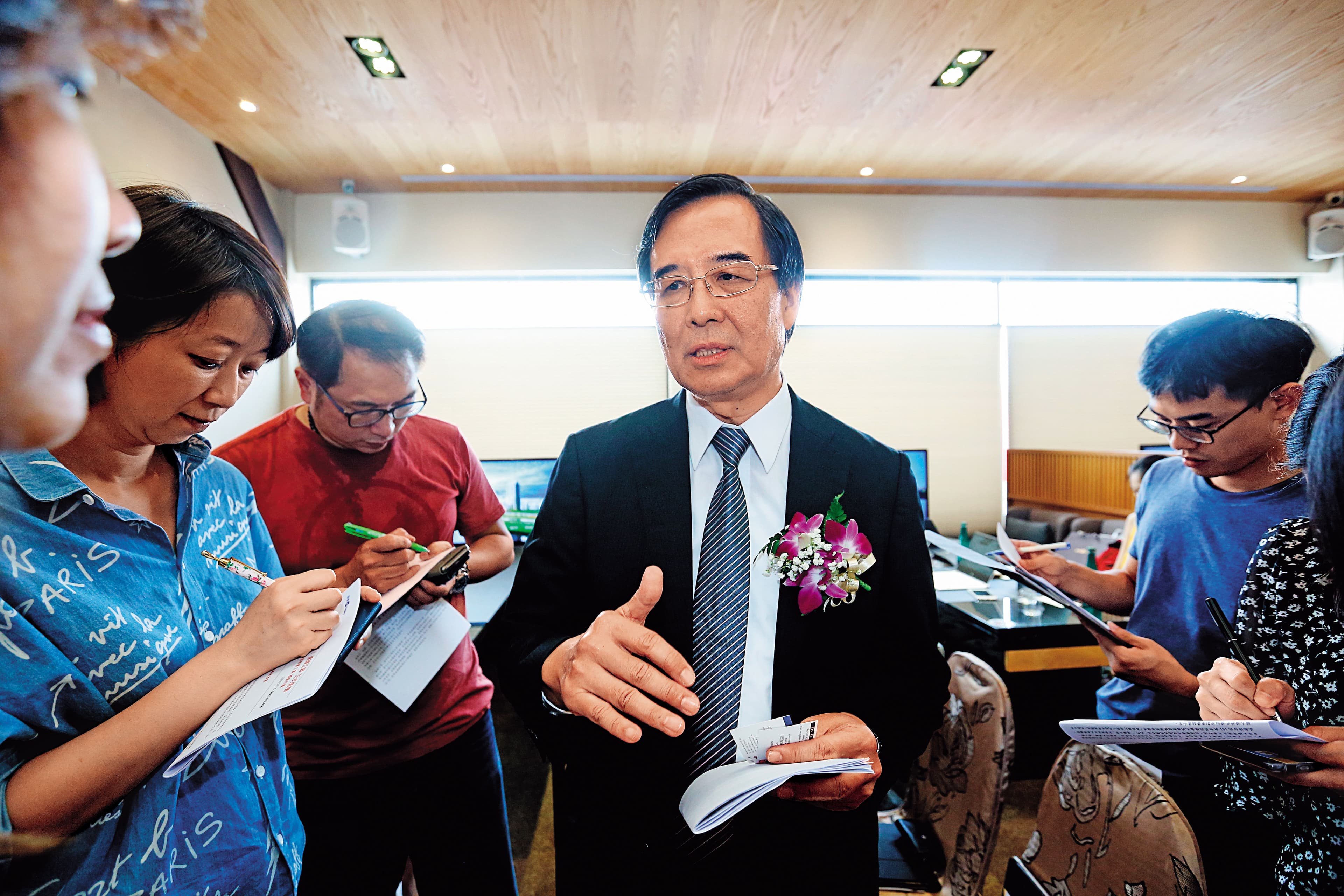 重返廠辦市場，遠雄總經理湯佳峯（中）充滿信心。