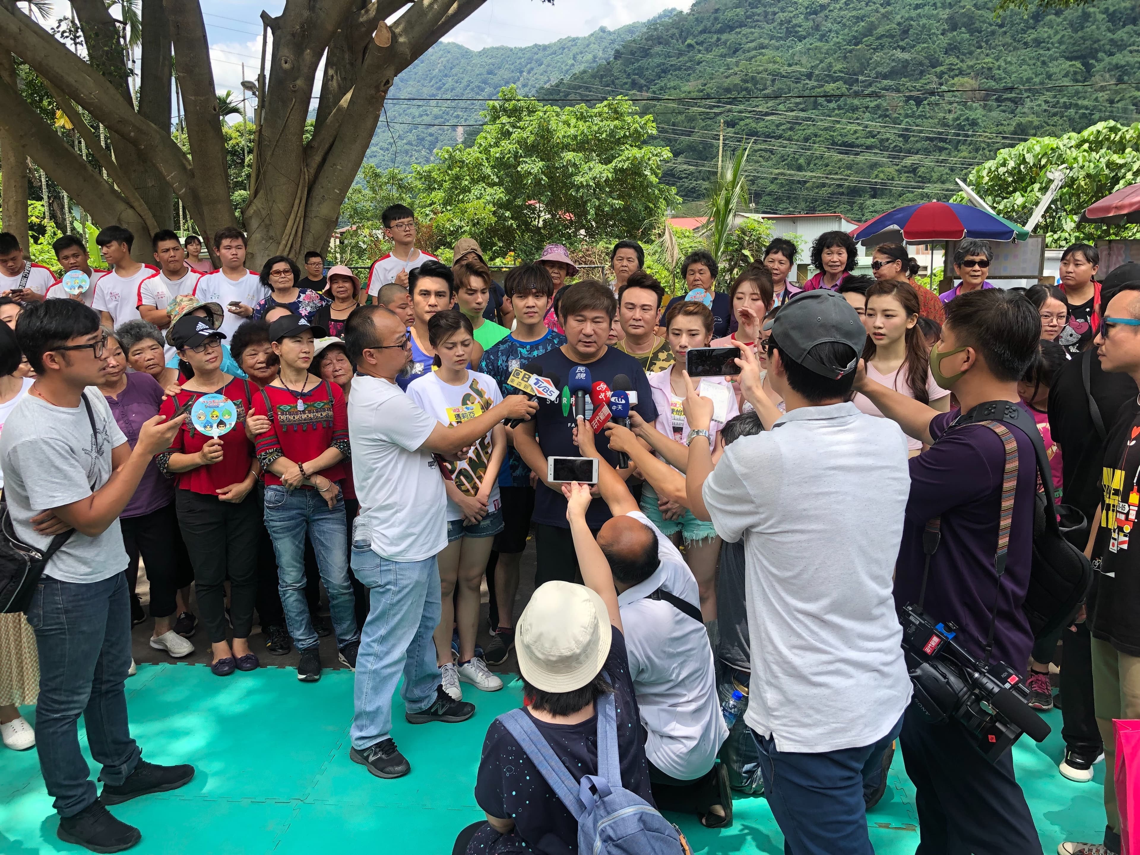 面對「左右手」不在，胡瓜自認節目精神仍在。（民視提供）