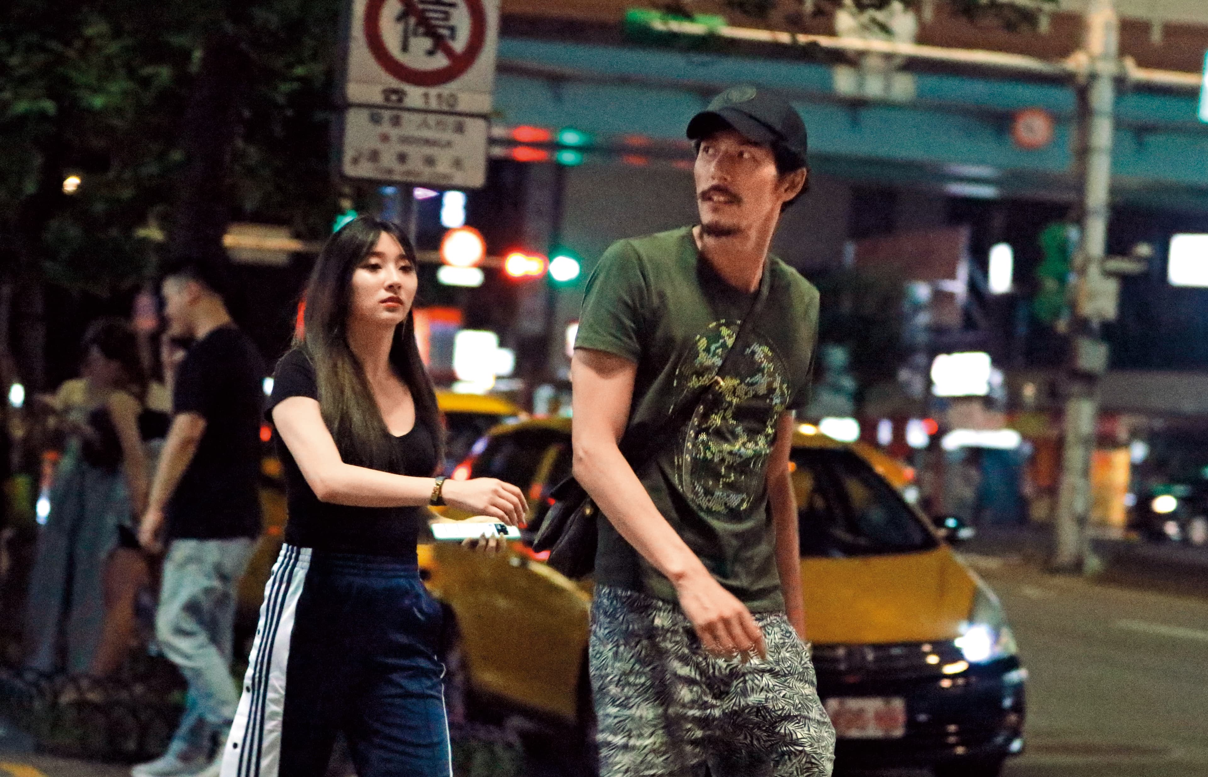 6/8 23：49，郭鑫月初和新女友現身東區錢櫃，新歡身材姣好，和他過往喜歡的類型一致。