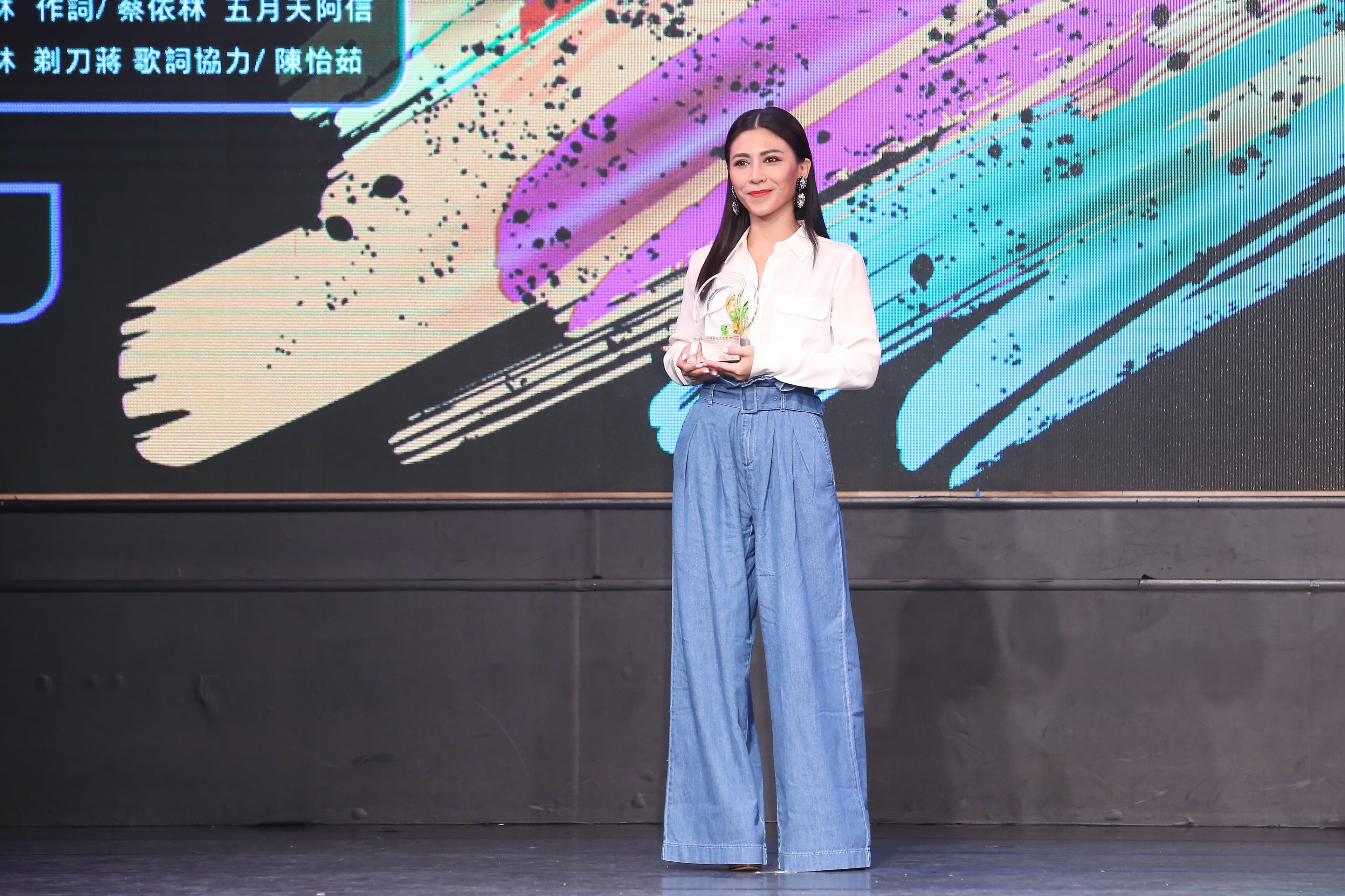 金曲30將屆，艾怡良坦言已失眠多天，幾乎到早上7、8點才入睡。