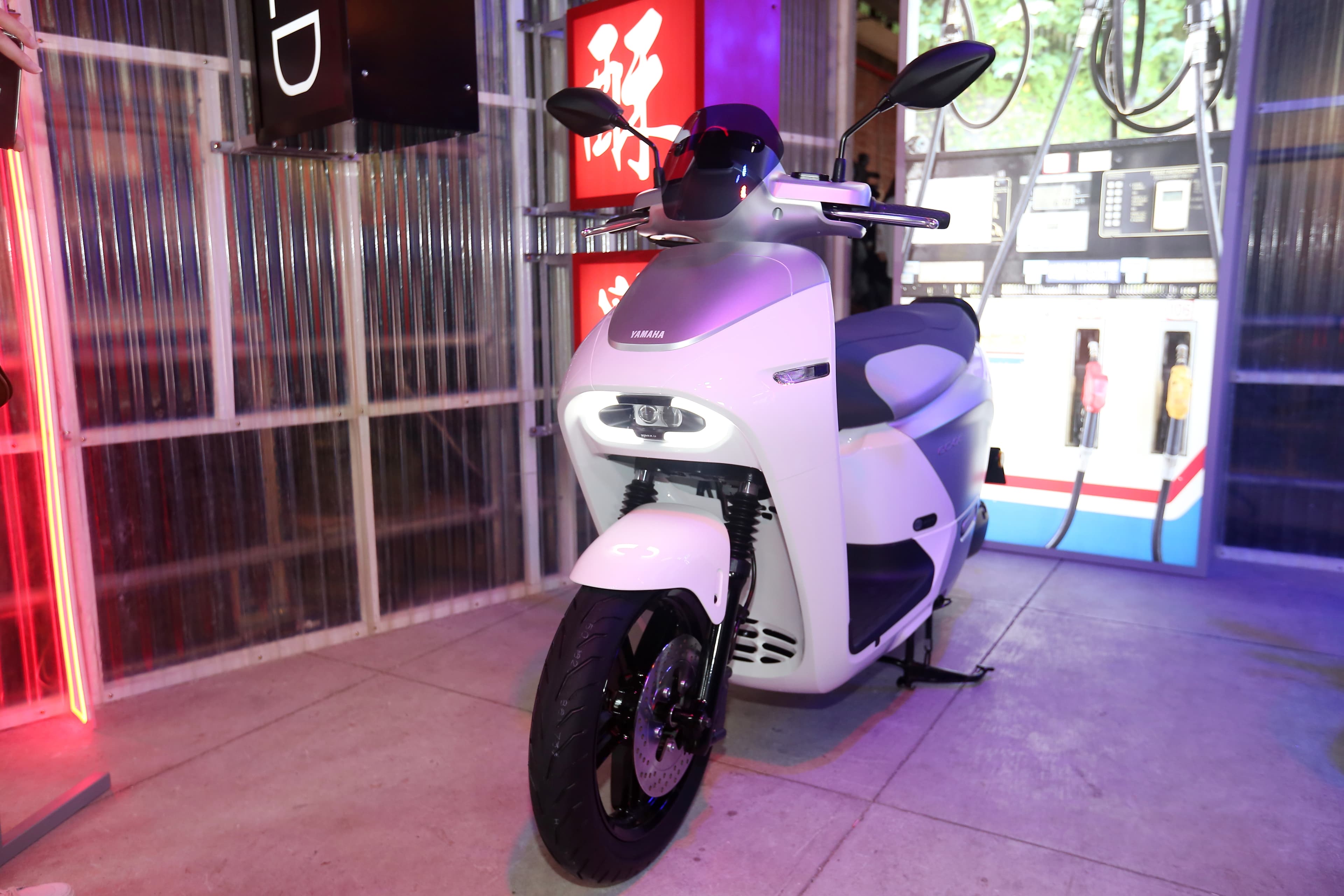 Gogoro與台灣山葉（YAMAHA）合作的第一台電動速克達EC-05，終於亮相。