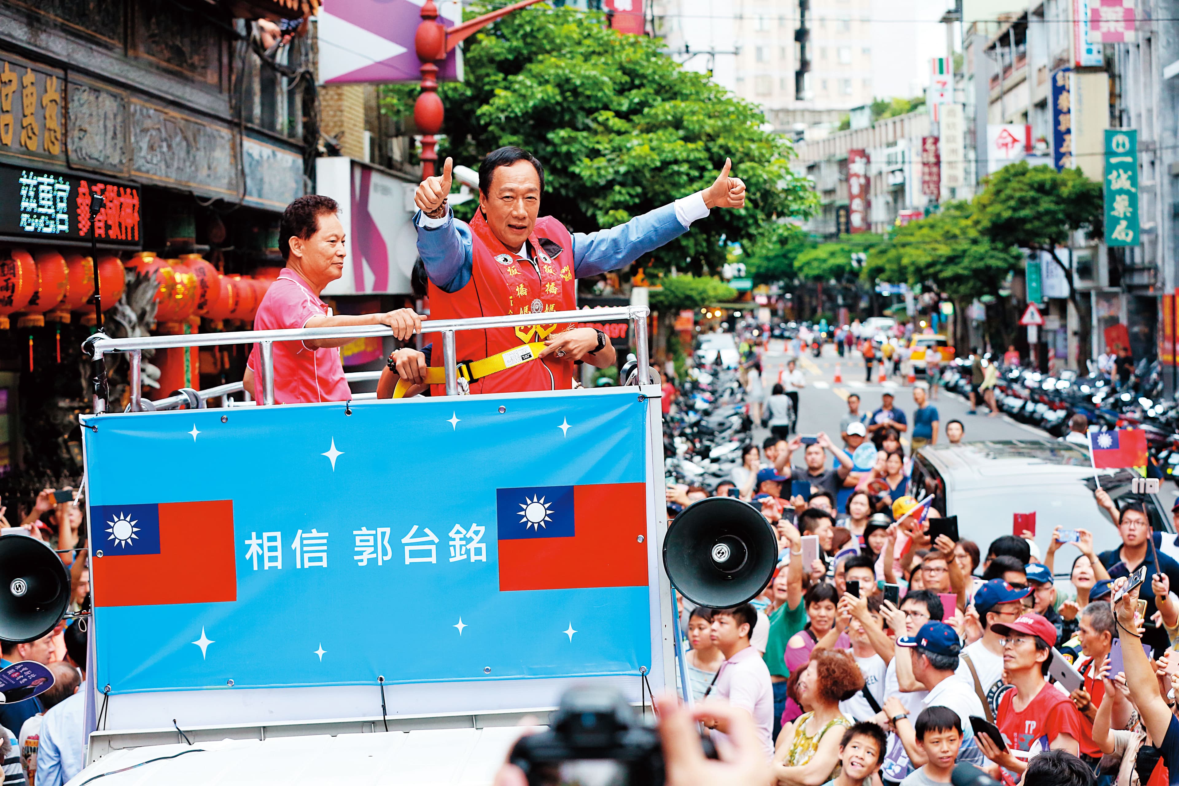 郭台銘急起直追，力拚聲勢在民調封關前勝過韓國瑜。