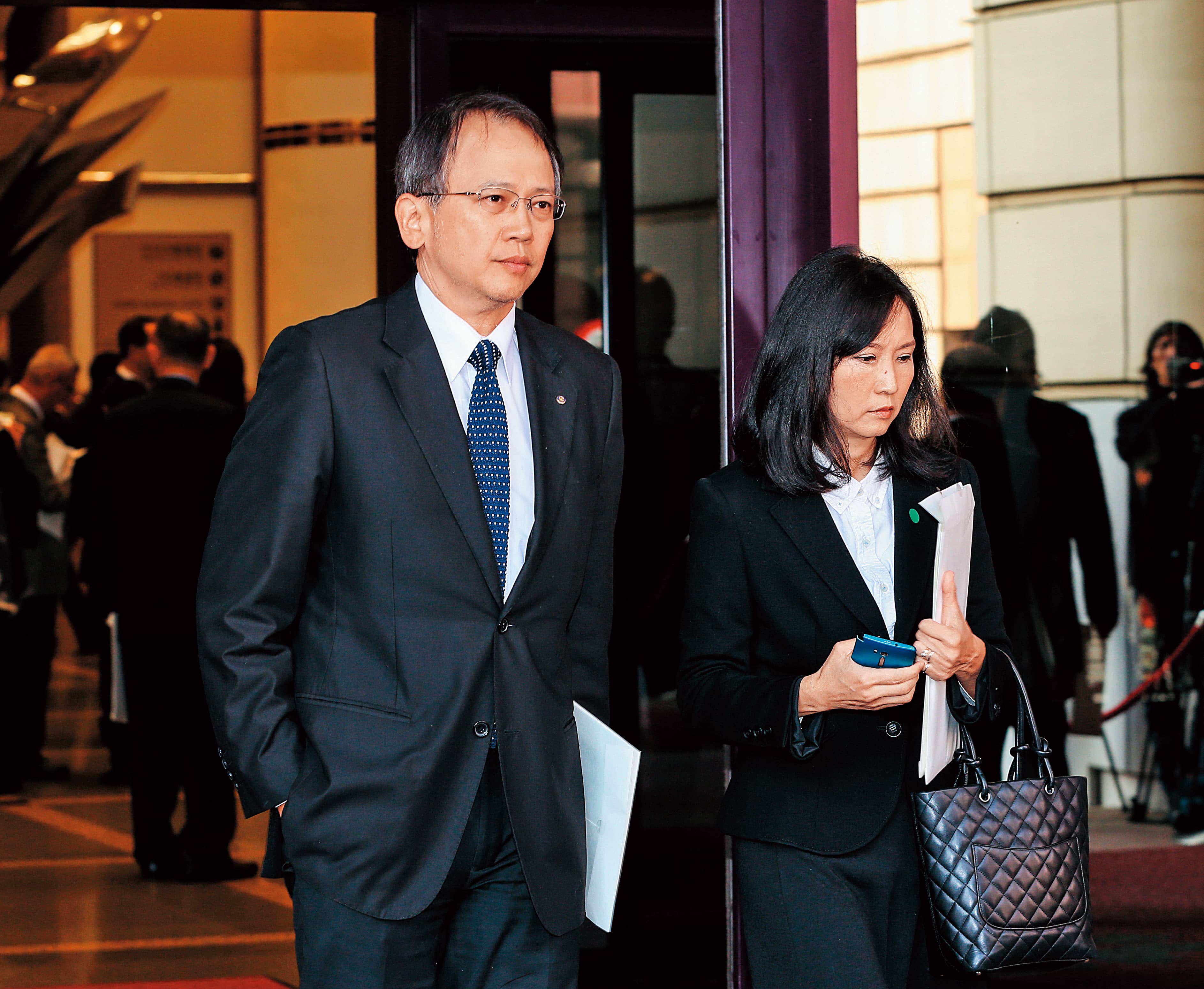 周守訓（左）串聯多名藍營人士力挺郭台銘，壯大「抗韓聯盟」。