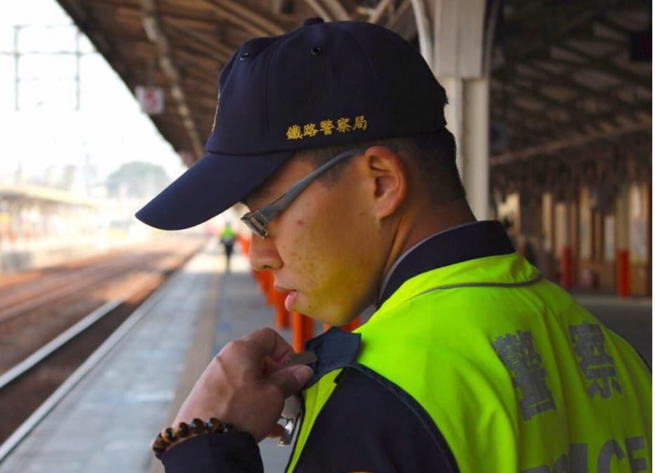 鐵路警察李承翰因公殉職，一審法官判鄭姓嫌犯無罪。（翻攝畫面）