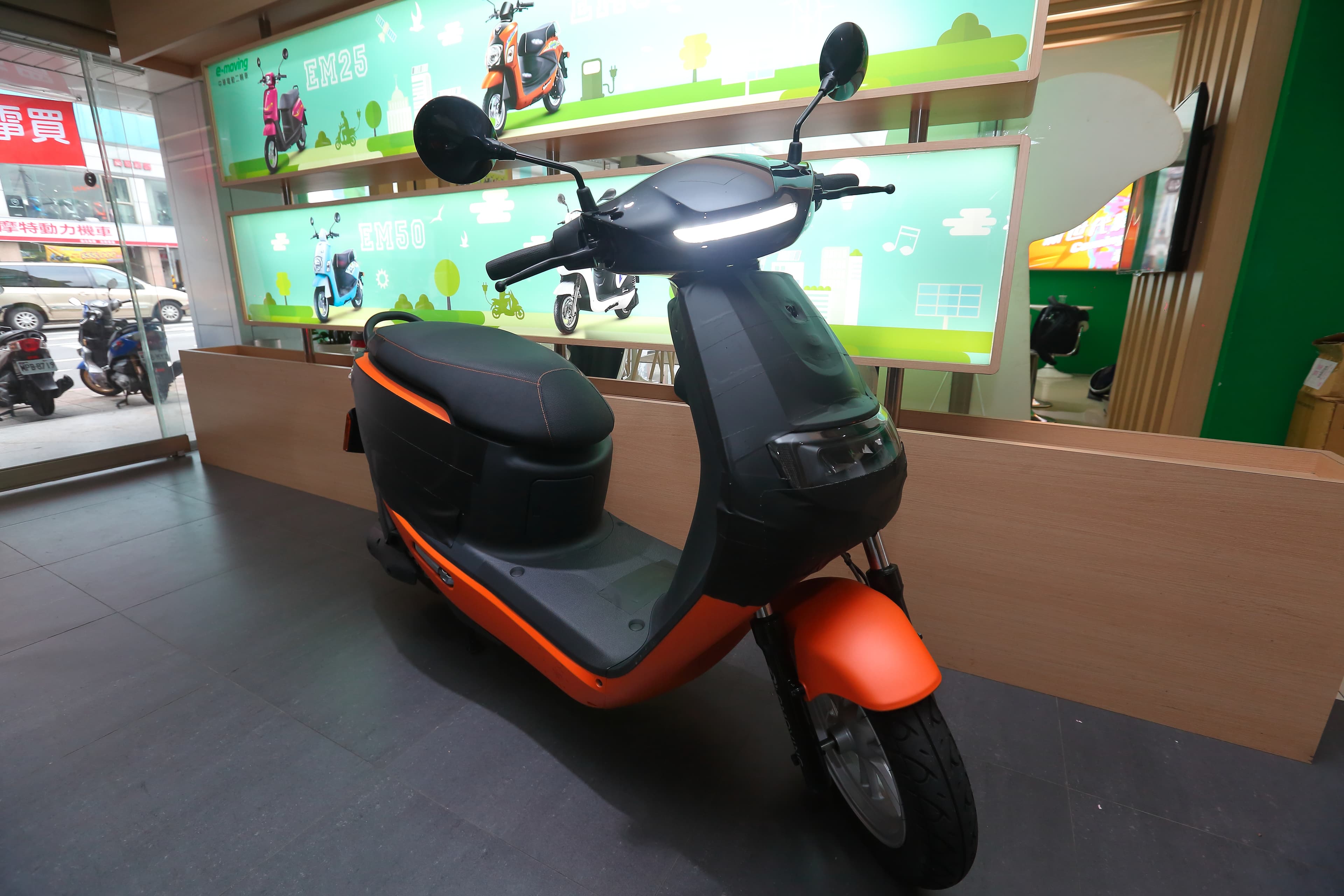 中華汽車花了2年半開發、將於下週五上市的全新普通電動重機IE125。