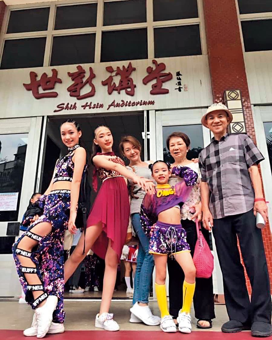 小S經常po出一家天倫的合照，有時候會缺了許雅鈞。（翻攝自小S IG）