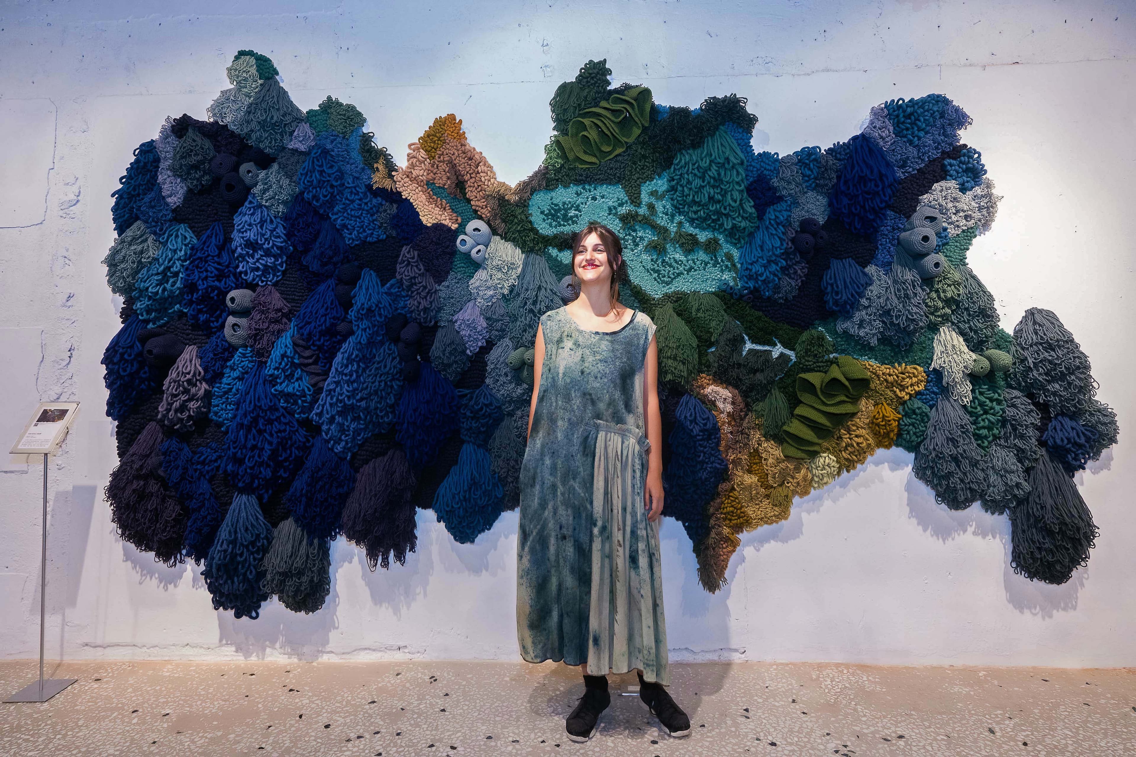 Vanessa Barragão與她的作品「新世界」。（初衣食午提供）