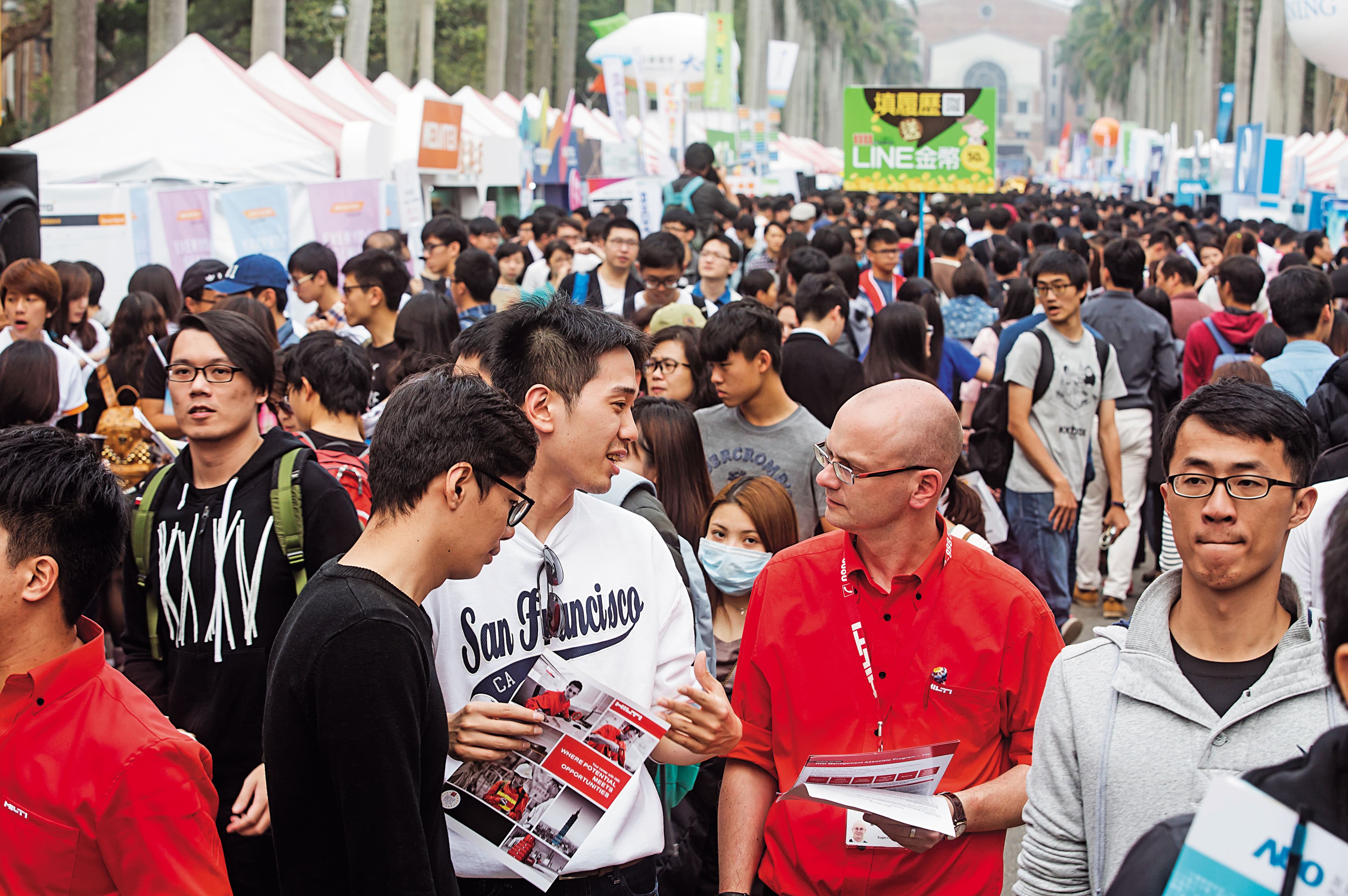 服務業第3季人力缺口大，各企業都祭出良好福利搶人才。