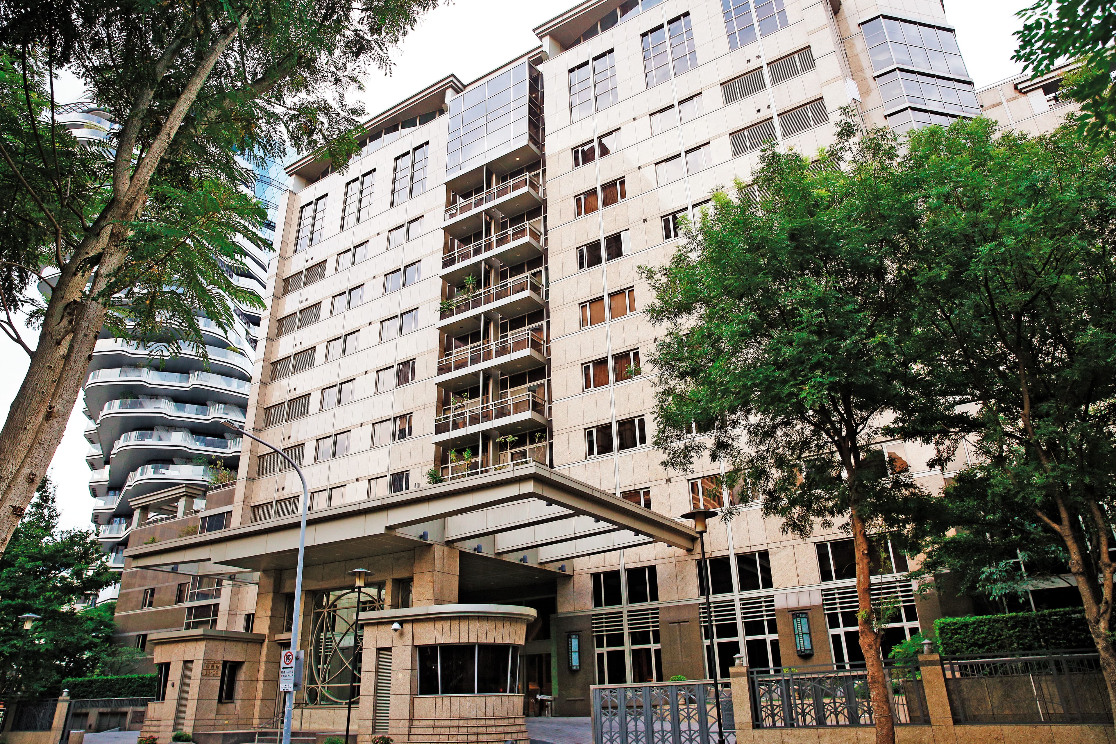 仍在敗選情緒中的郭台銘，在民調揭曉後，一整天待在台北市松勇路家中（圖）未現身。