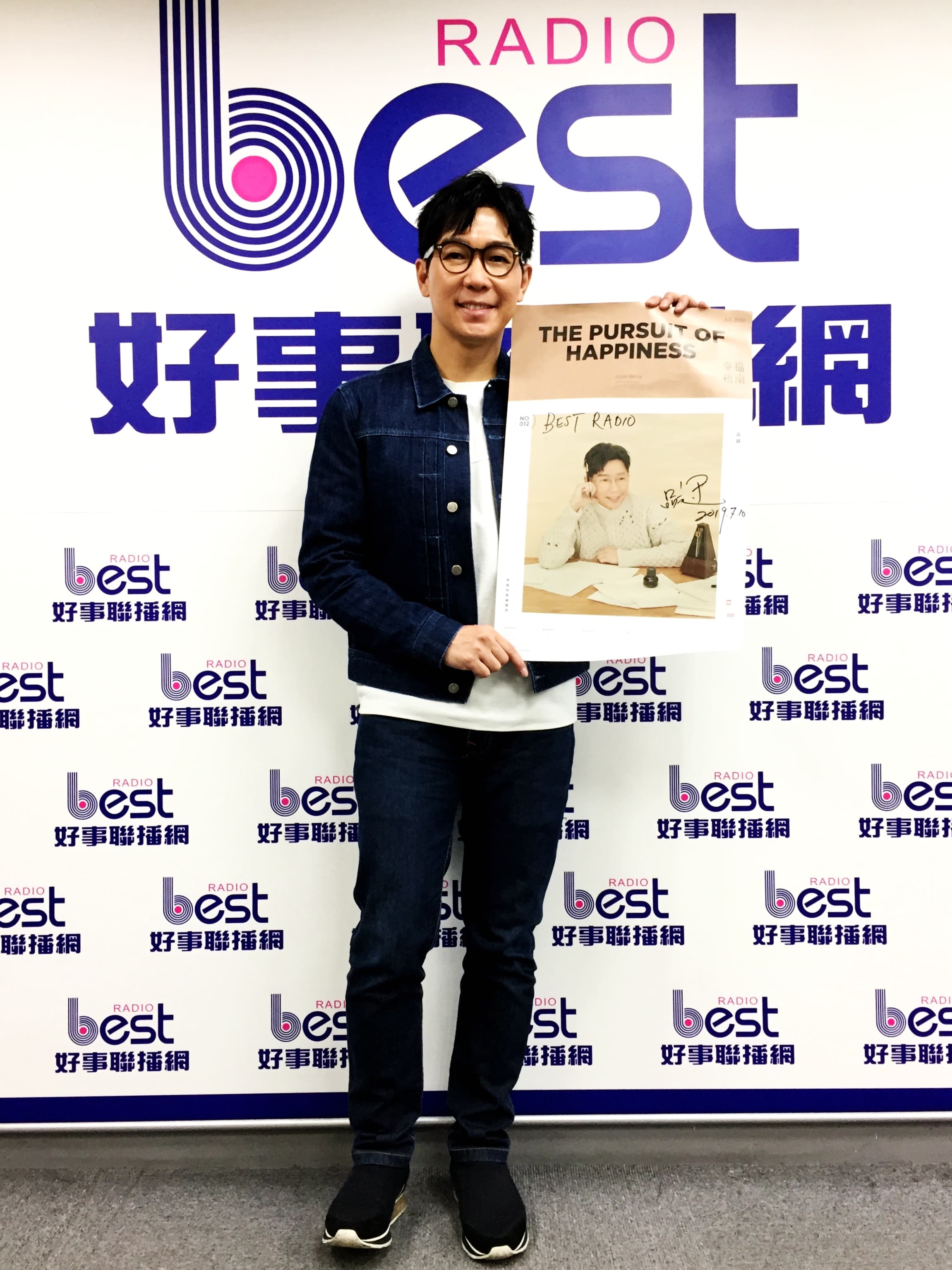 愛家愛小孩的品冠，非常珍惜他們睡著之後的時間，他可以上網做自己的事情。（好事989電台提供）