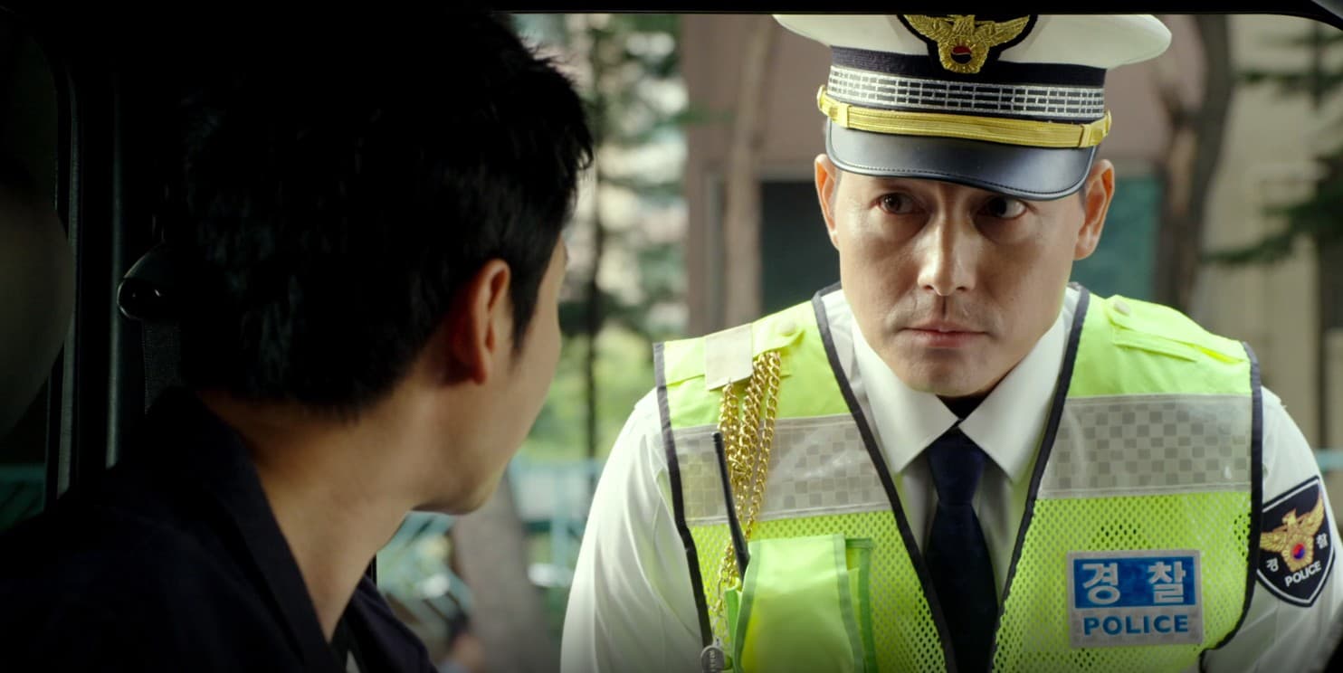 鄭雨盛化身交警，在《怎麼就，結婚了》客串演出。（可樂電影提供）