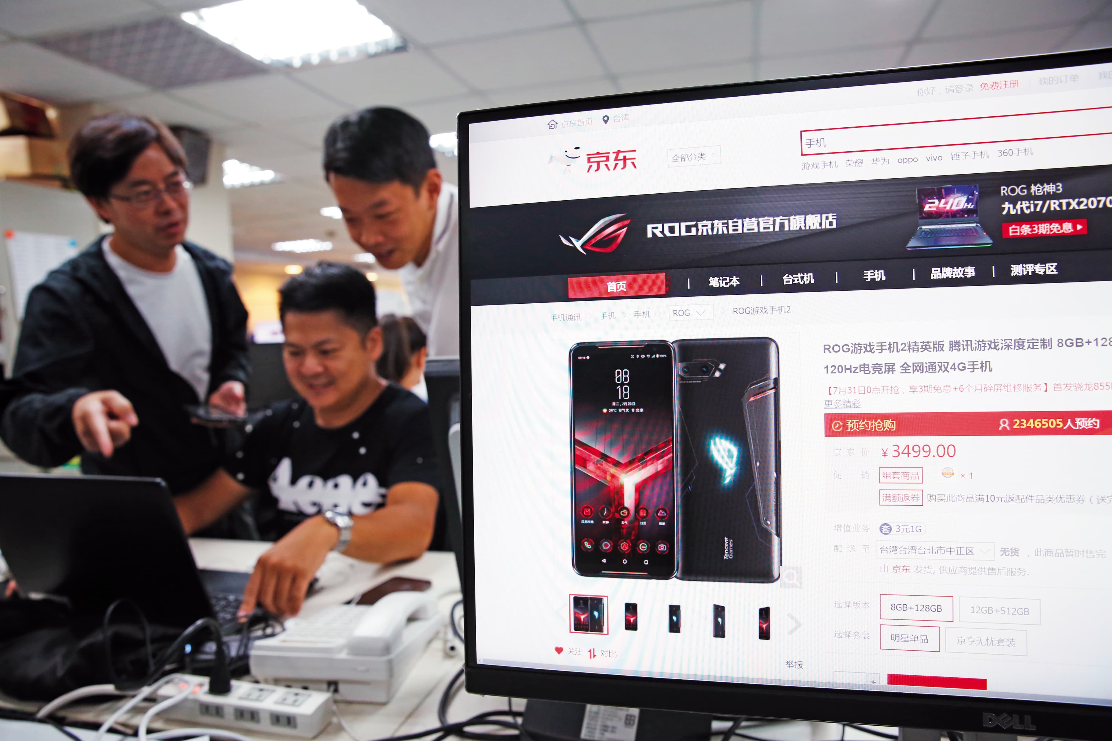 ROG Phone II電競手機在中國發表才2天，即在電商合作夥伴京東商城衝出逾234萬人預購佳績。