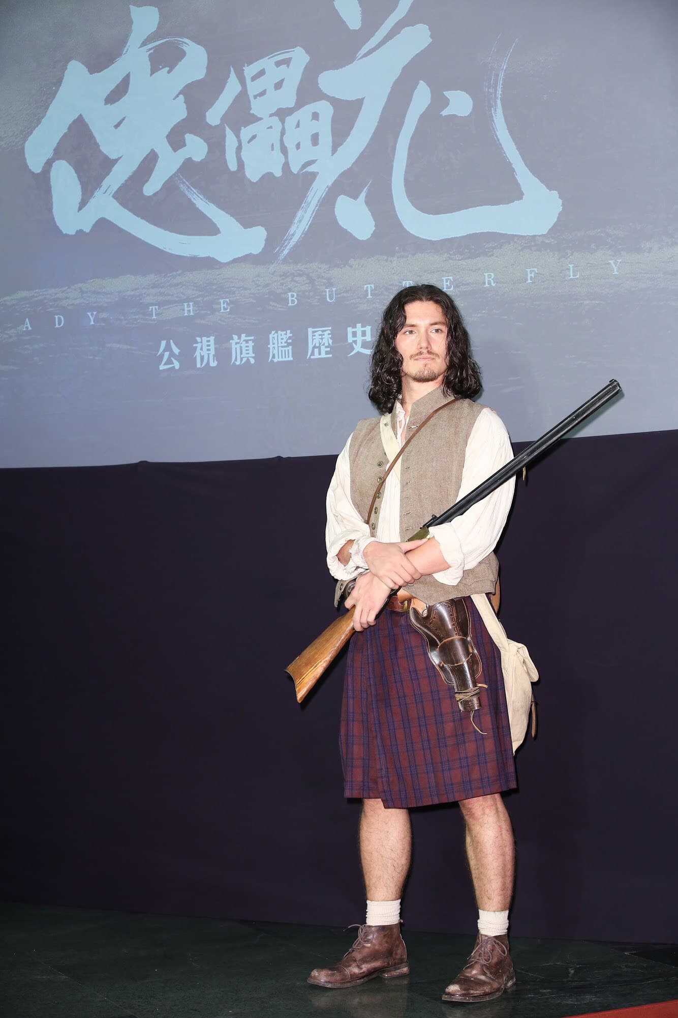 周厚安在戲中飾演英國洋行代理人「必麒麟」。