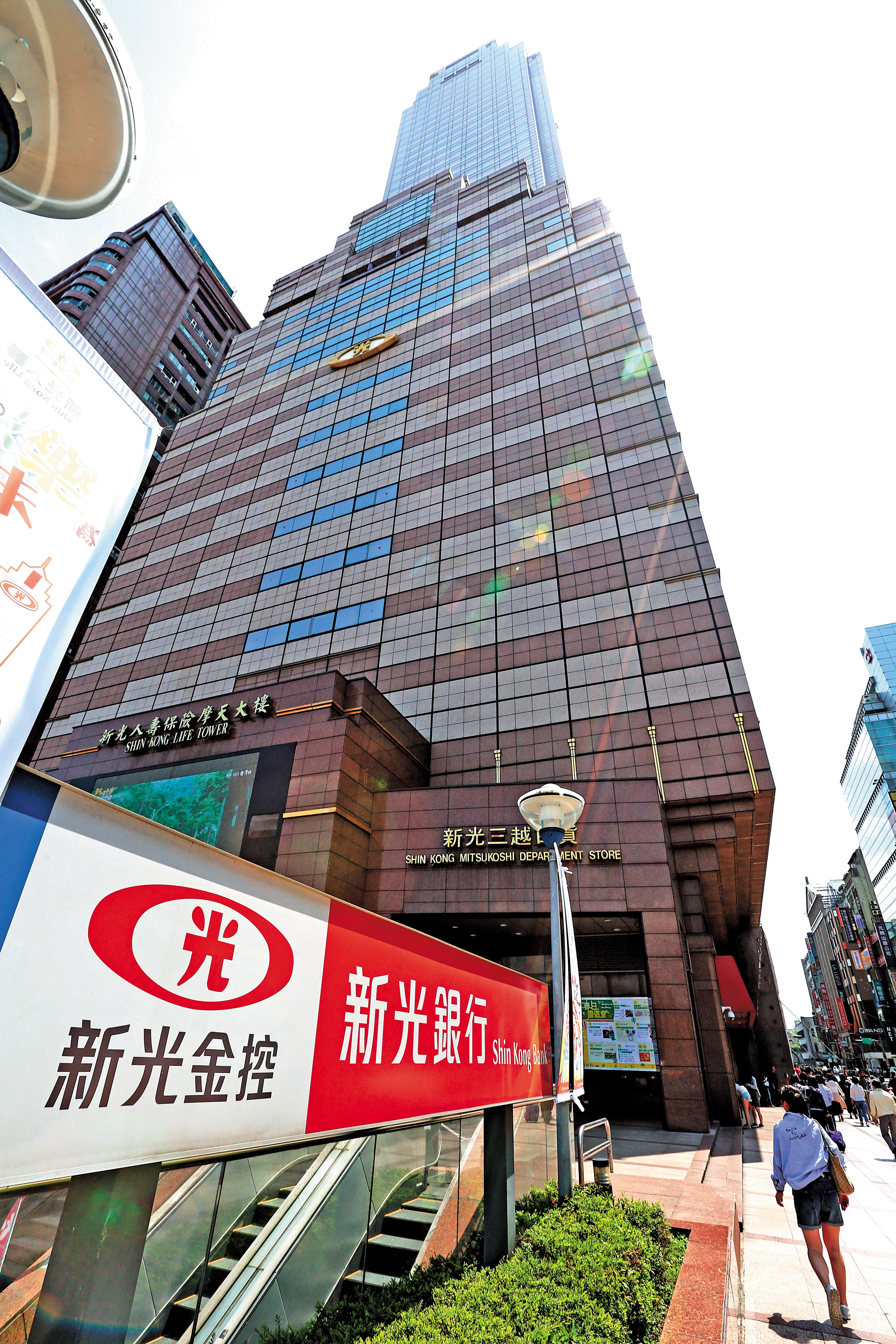 新光金明年改選董監，吳東進不僅面對原始股東的挑戰，還要面對兄弟紛爭。