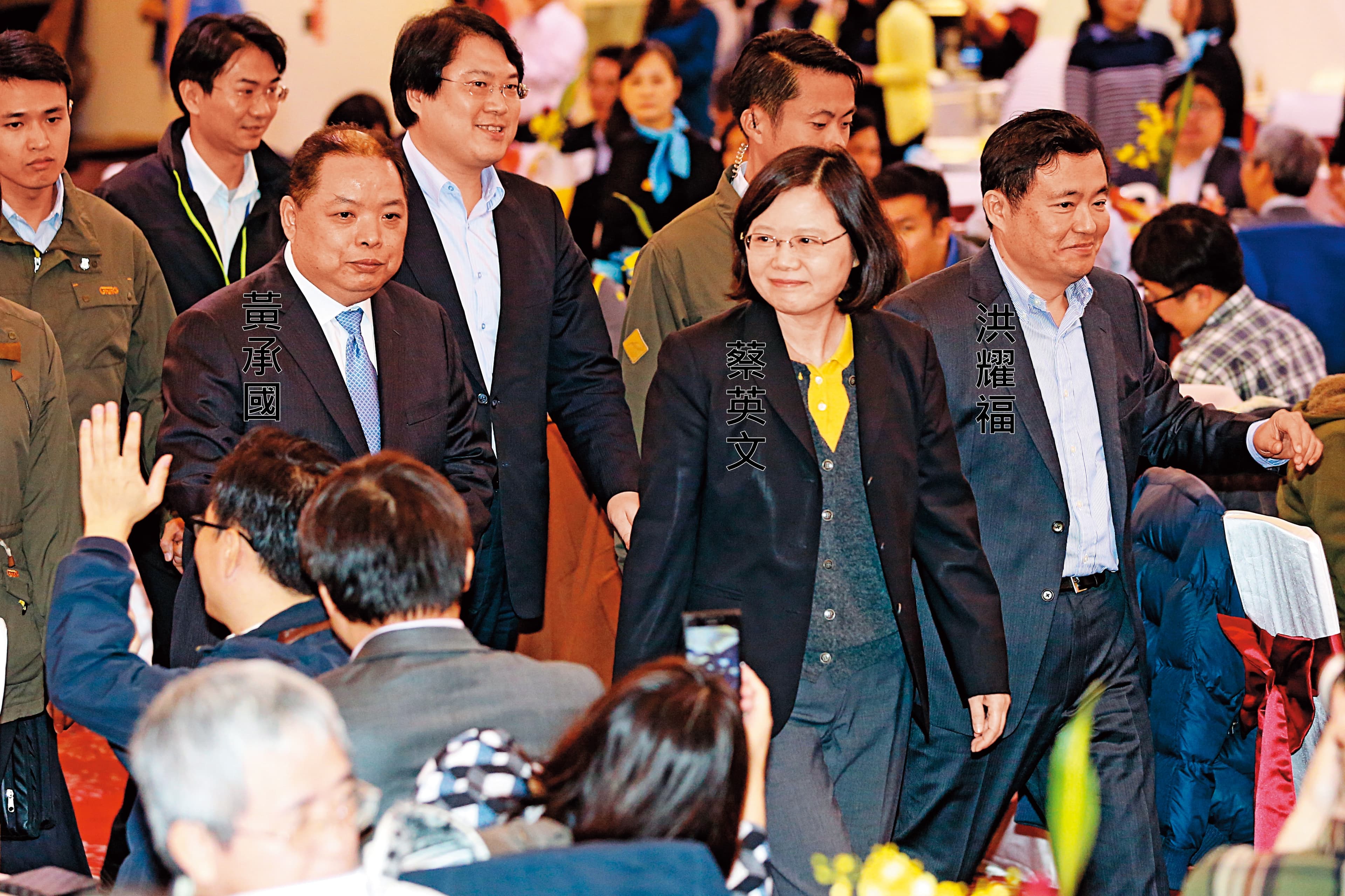 挺英色彩濃厚的民進黨中常委黃承國在總統初選過後，已數度在中常會對卓榮泰、羅文嘉開砲。