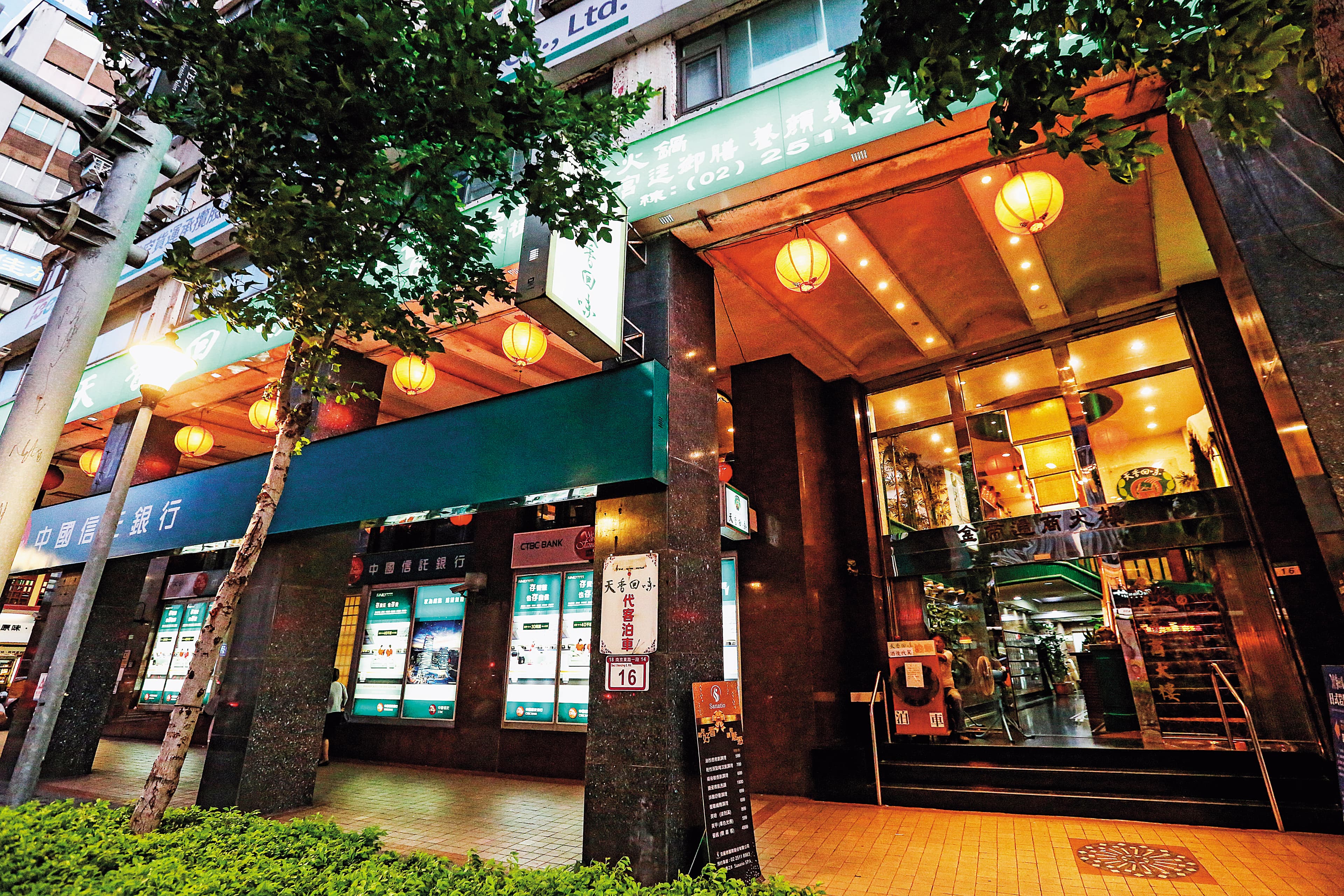 謝維洲回歸平淡改當上班族，在北市南京東路該棟大樓的物流公司工作。