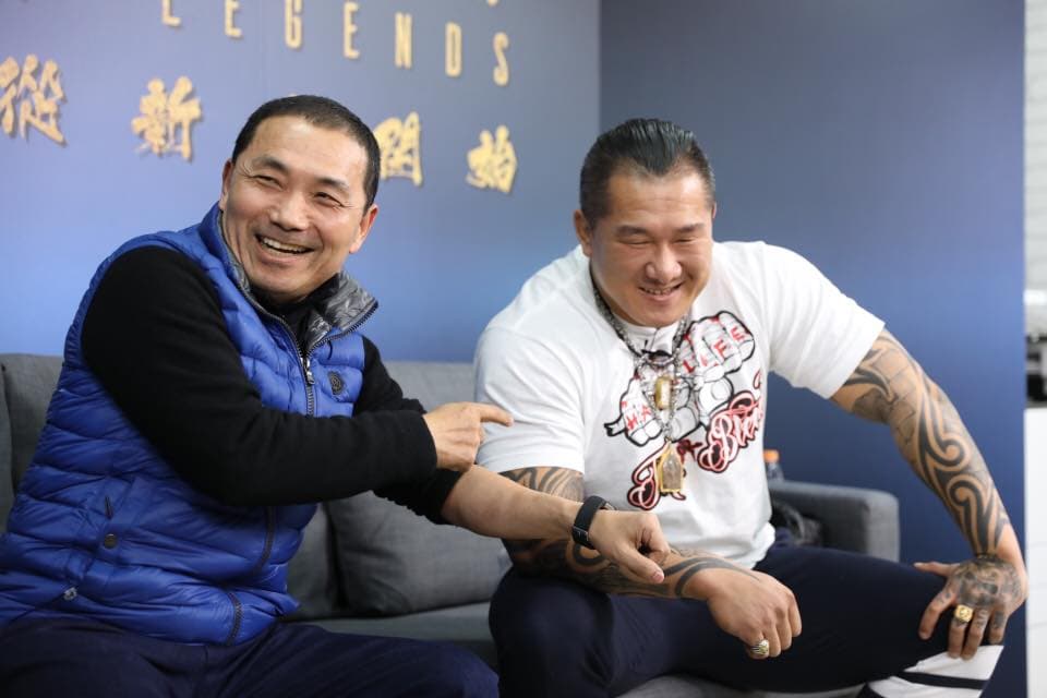 新北市市長侯友宜與館長。（翻攝自侯友宜臉書）