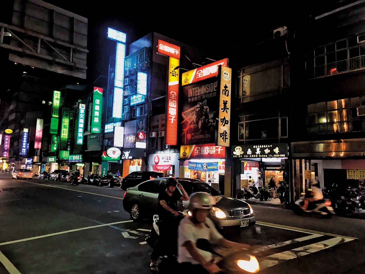 台北市士林這處路口騎樓，就是潘明秀20多年前經營刻印攤的位置。